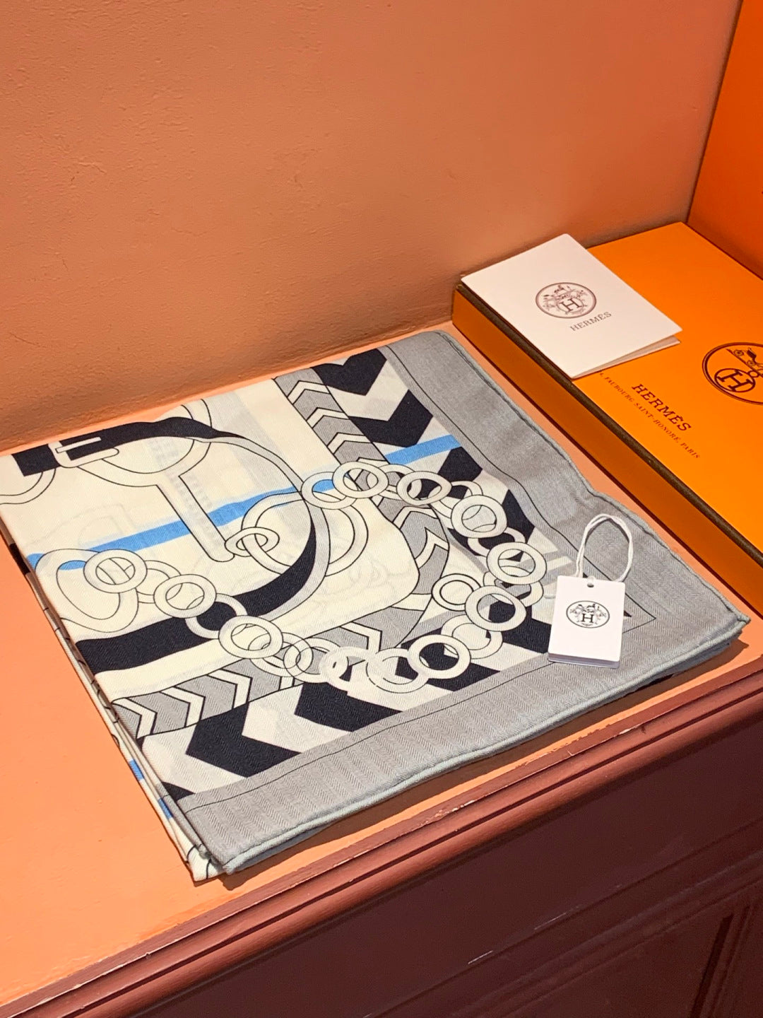 HM 25s Horse Reversible Scarf 140cm White Gray Black Cashmere Silk 967388