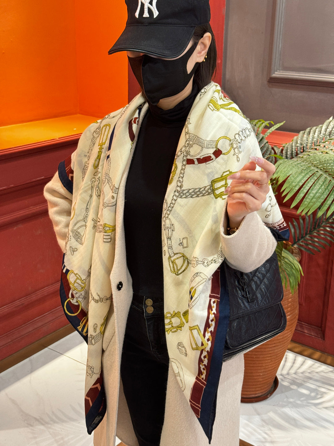 HM 25s Horse Reversible Scarf 140cm Beige Black Cashmere Silk 967393