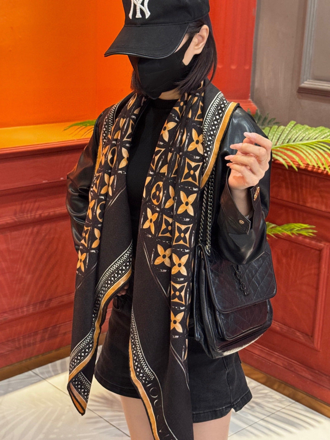 LV Velvet Square Scarf 135cm Black Beige Cashmere 970942