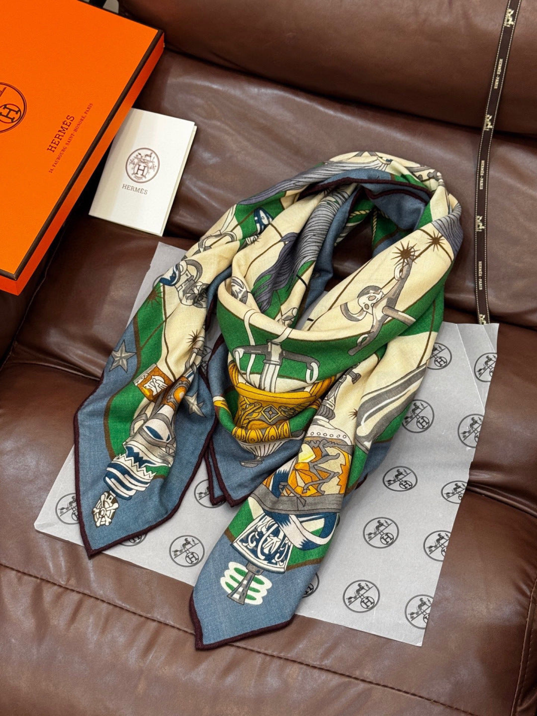 HM Starry Night Chorus Scarf 140cm Green Beige Cashmere 970972