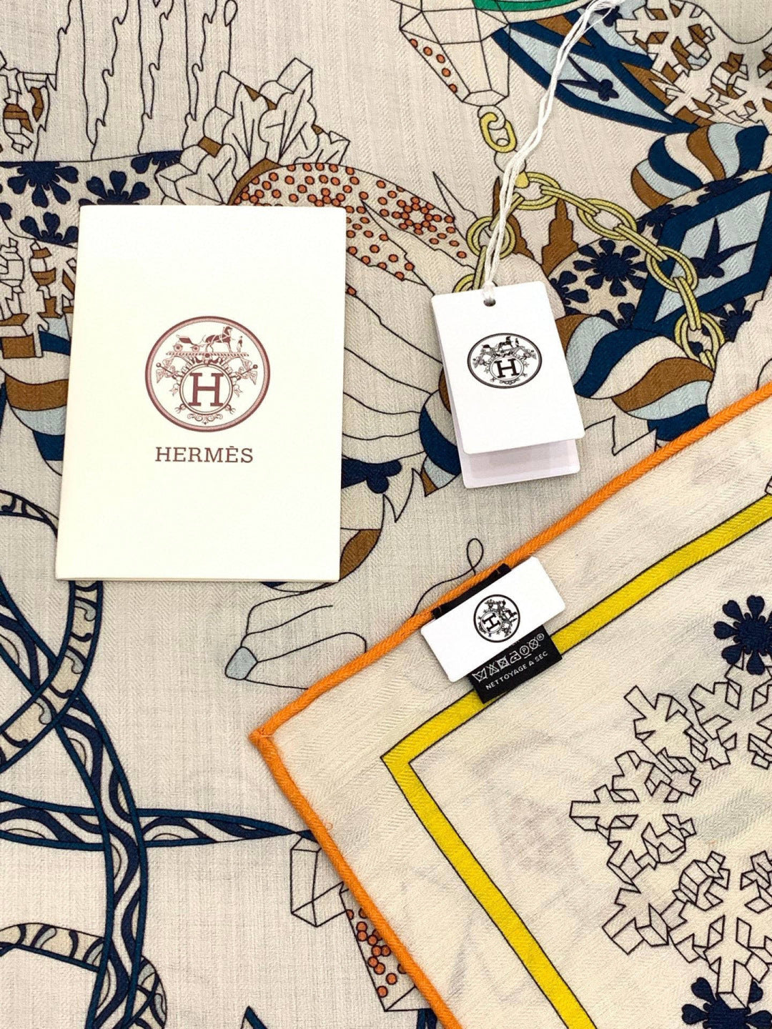 HM 25s The King Scarf 140cm White Blue Colorful Cashmere 973054