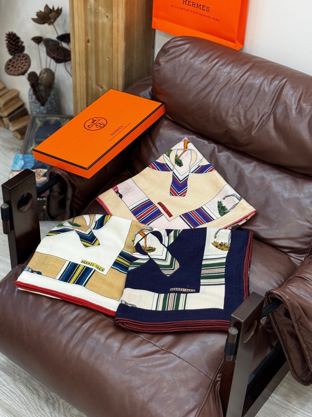 HM 25s Golden Spurs Scarf 140cm Navy Blue Cashmere 976283