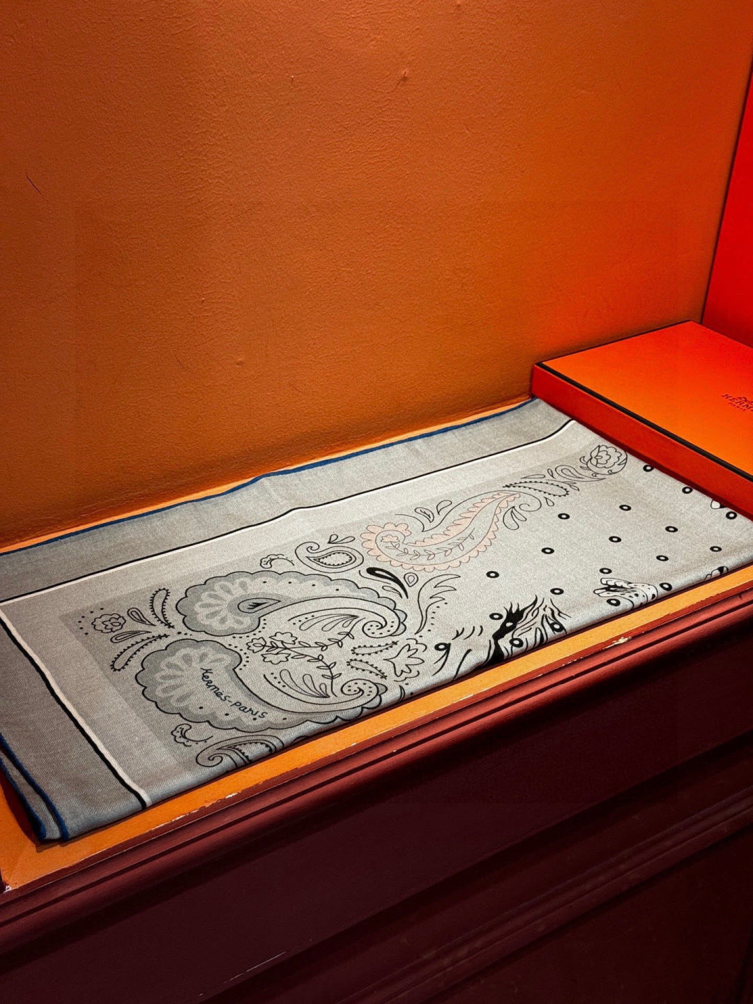 HM 25s Jungle Love Scarf 140cm Gray Cashmere 976285