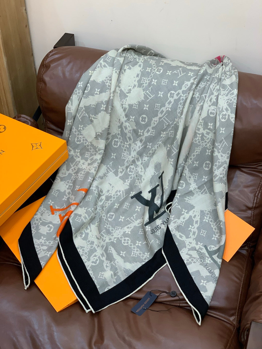 LV Double-Sided Shawl Scarf 140cm Gray Black Silk Cashmere 976739