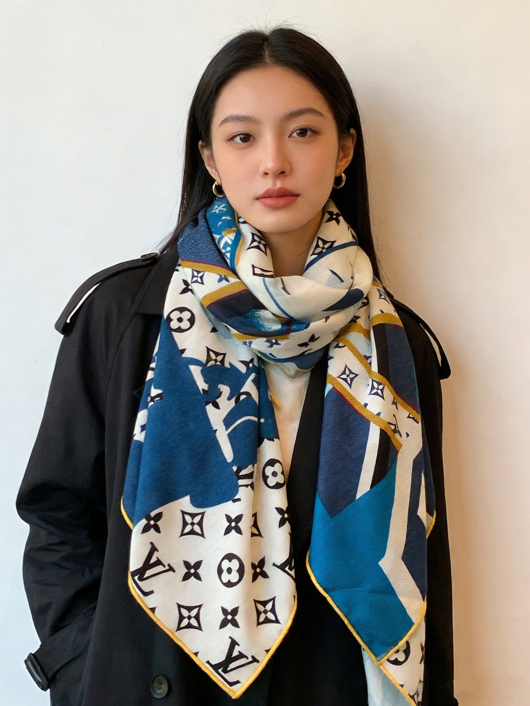 LV Scarf 135cm White Blue Cashmere Mulberry Silk 976761