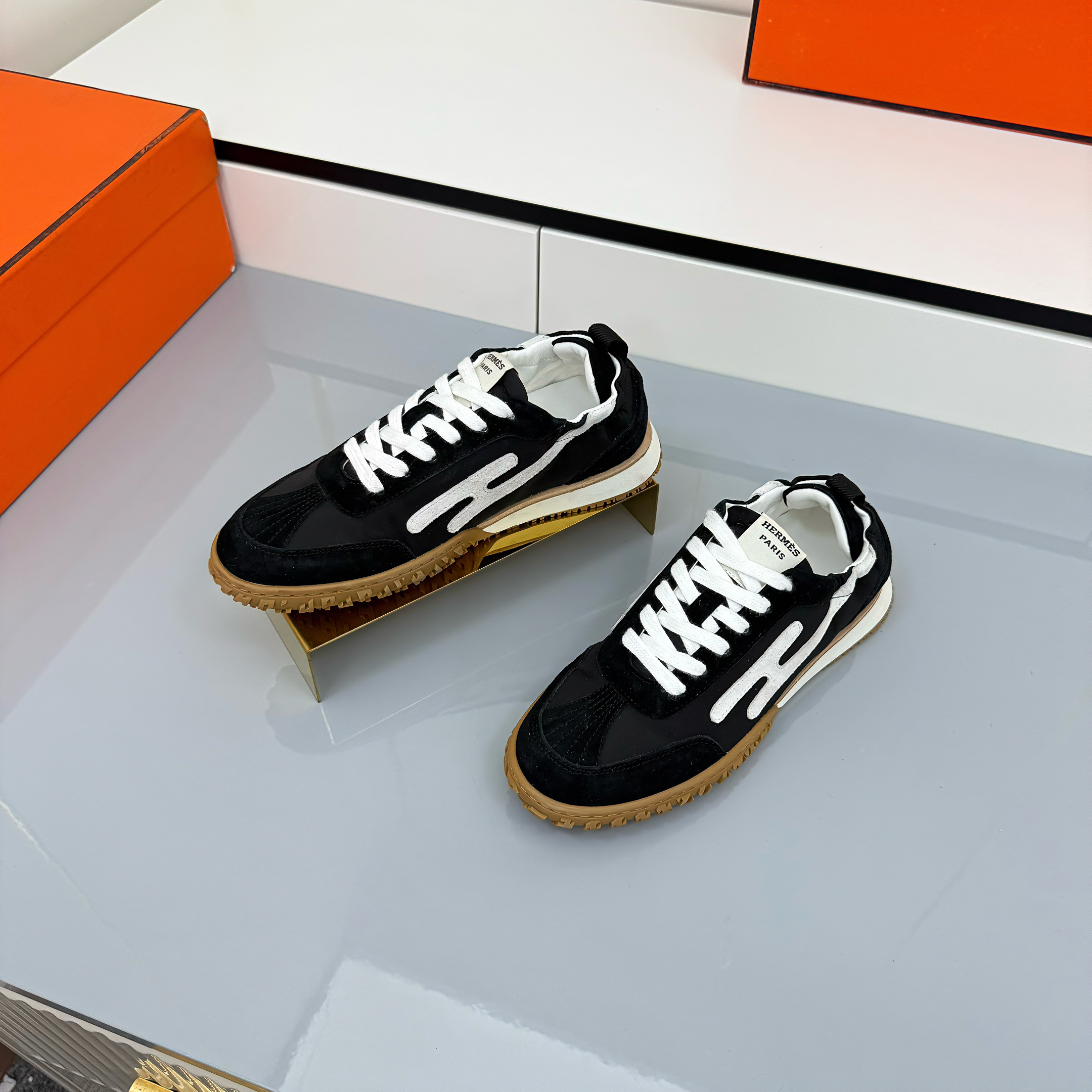 HM 2026 Casual Sneakers Black White Suede 667354