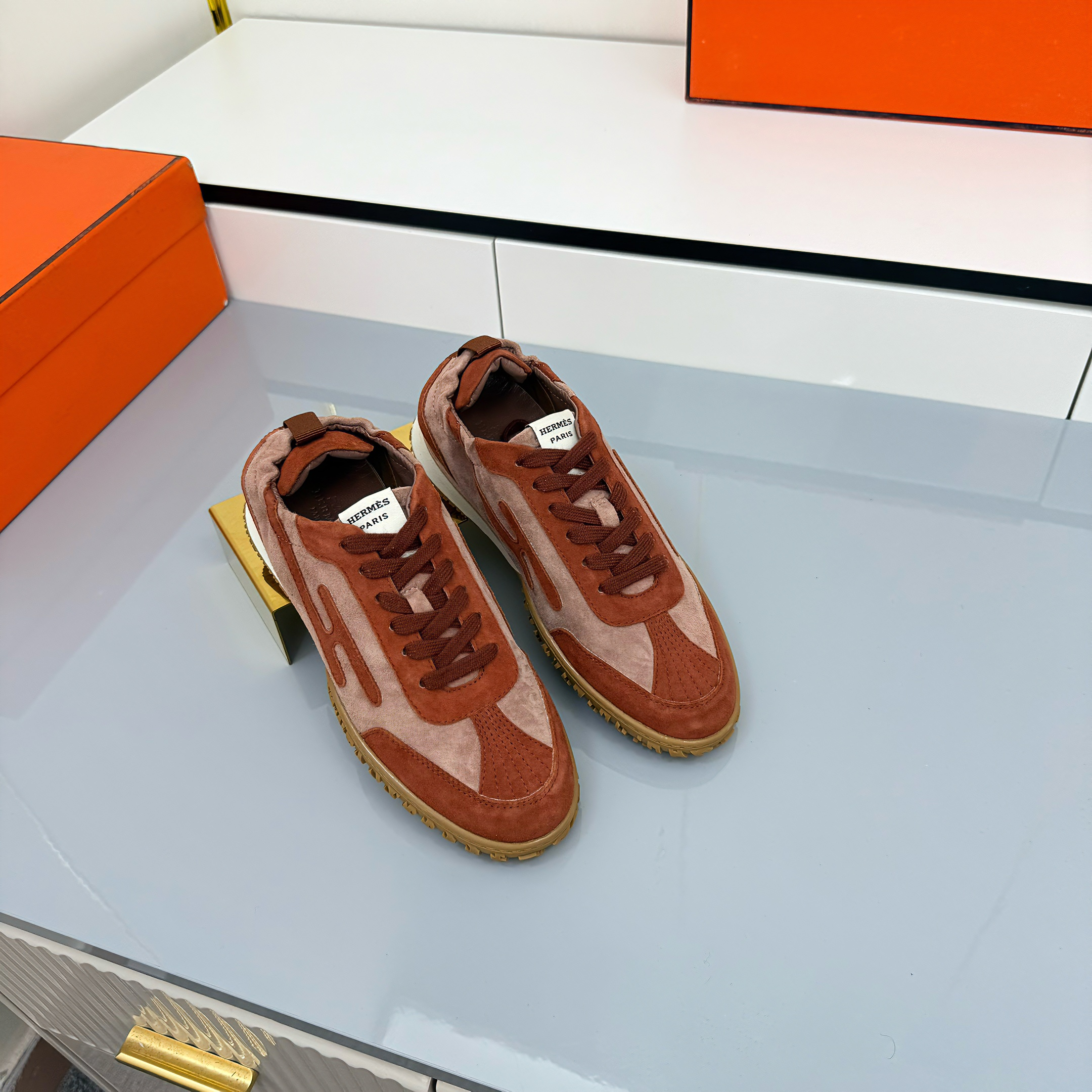HM 2026 Casual Sneakers Rust Brown Suede 667356