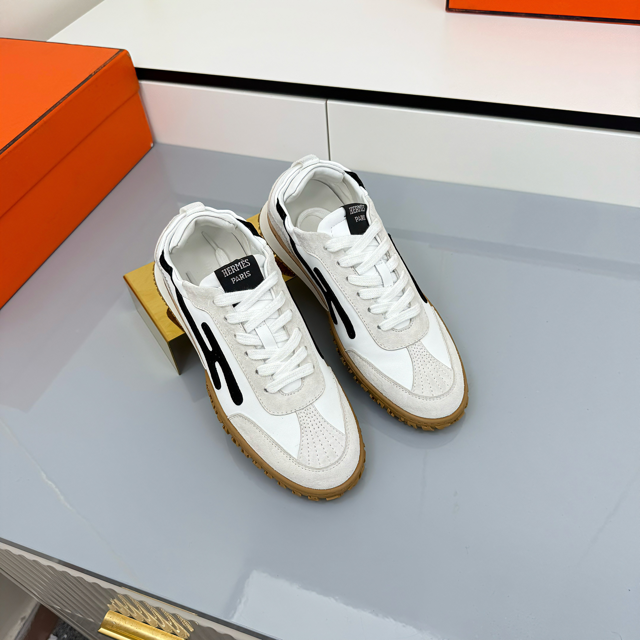 HM 2026 Casual Sneakers Beige White Suede 667357