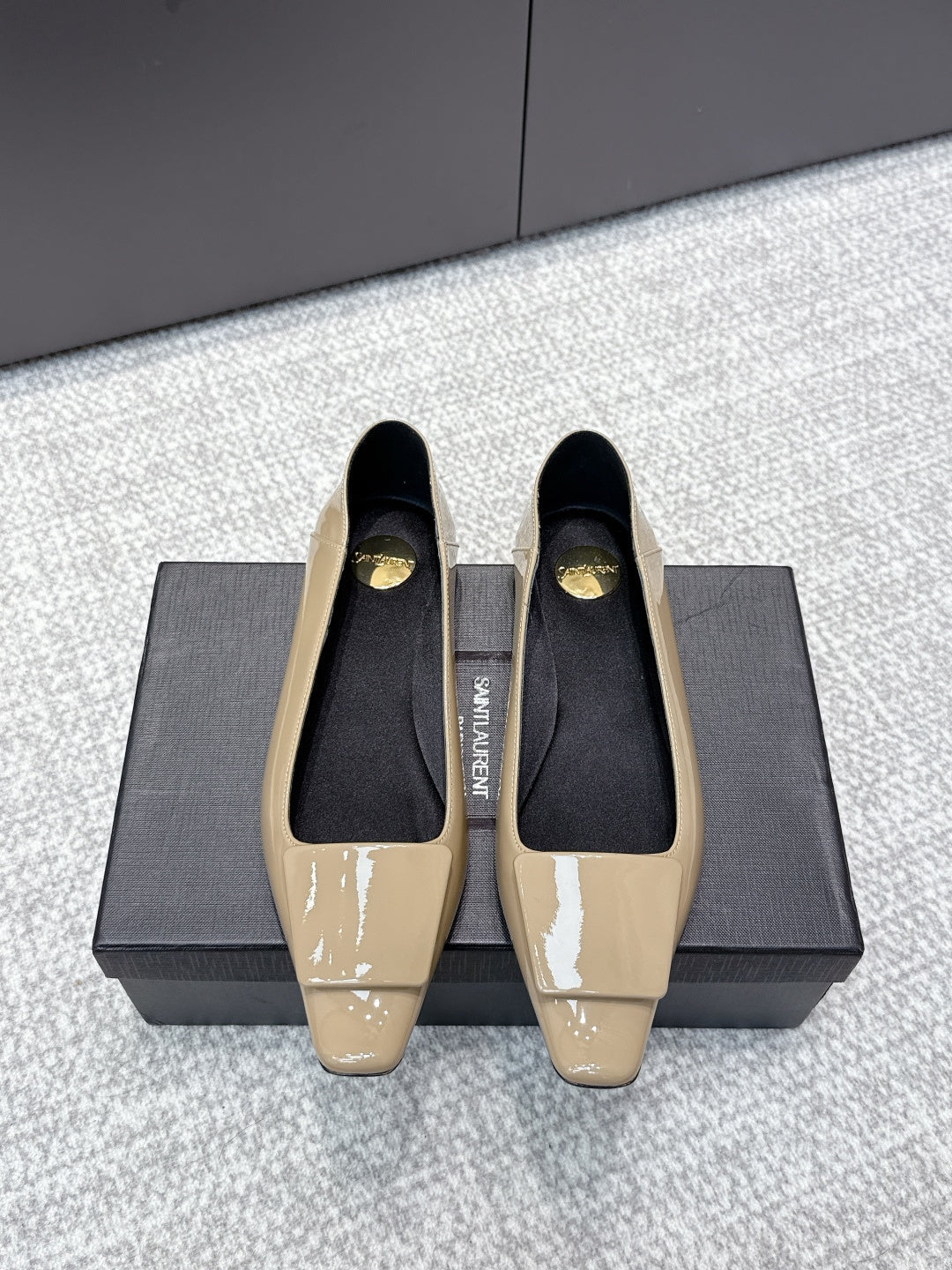 YSL 26ss Square Toe Loafers Beige Patent Leather 662735