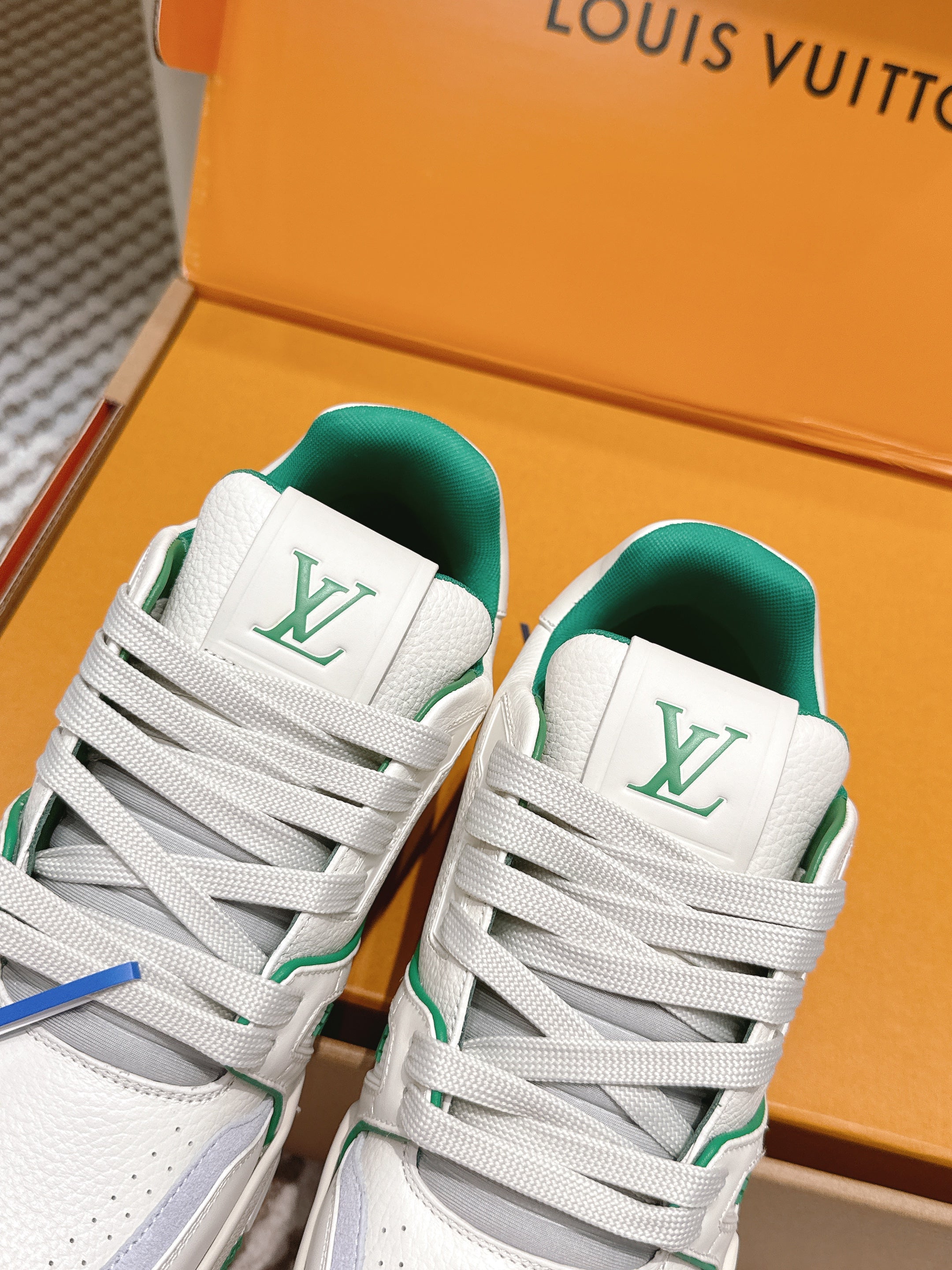 LV 26ss Trainer Sneakers White Green Cowhide 657898