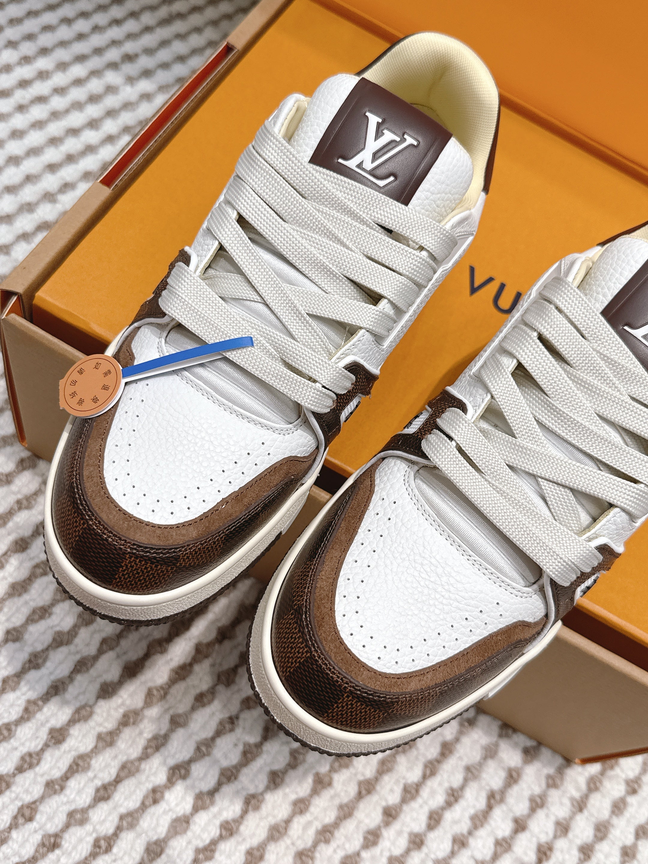 LV 26ss Trainer Sneakers White Brown Suede Cowhide 657901