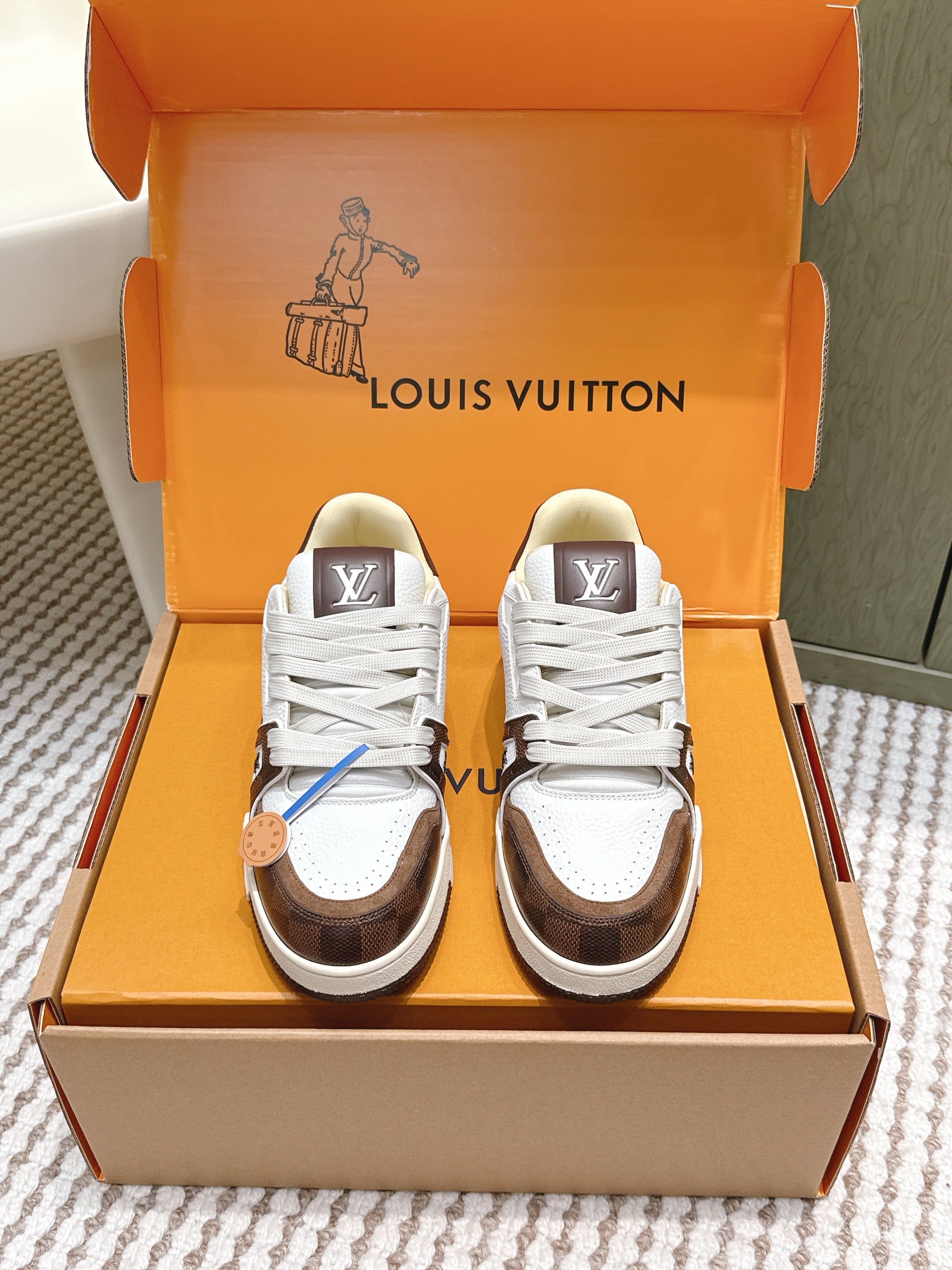 LV 26ss Trainer Sneakers White Brown Suede Cowhide 657901