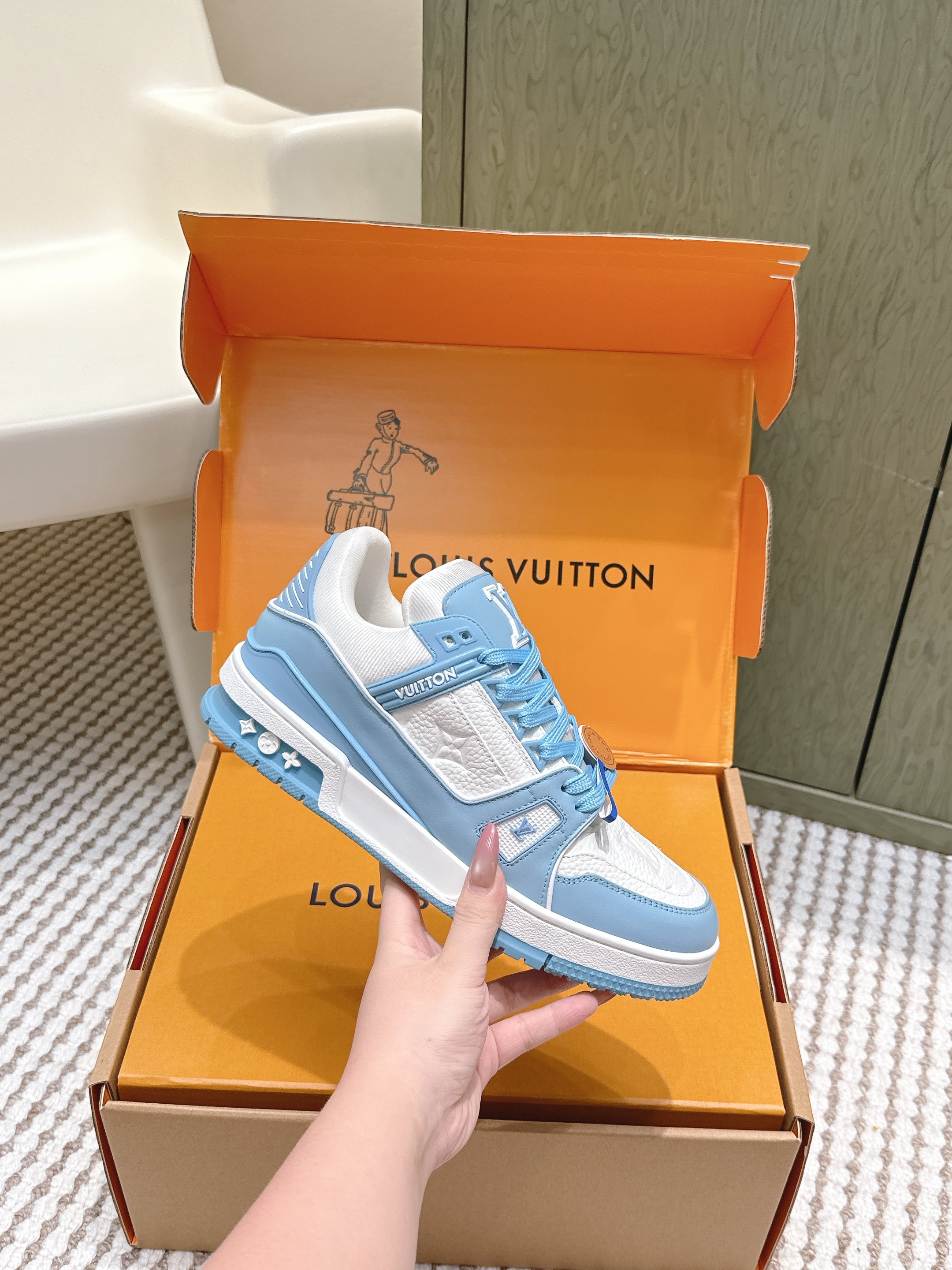 LV 26ss Trainer Sneakers White Blue Cowhide 657904