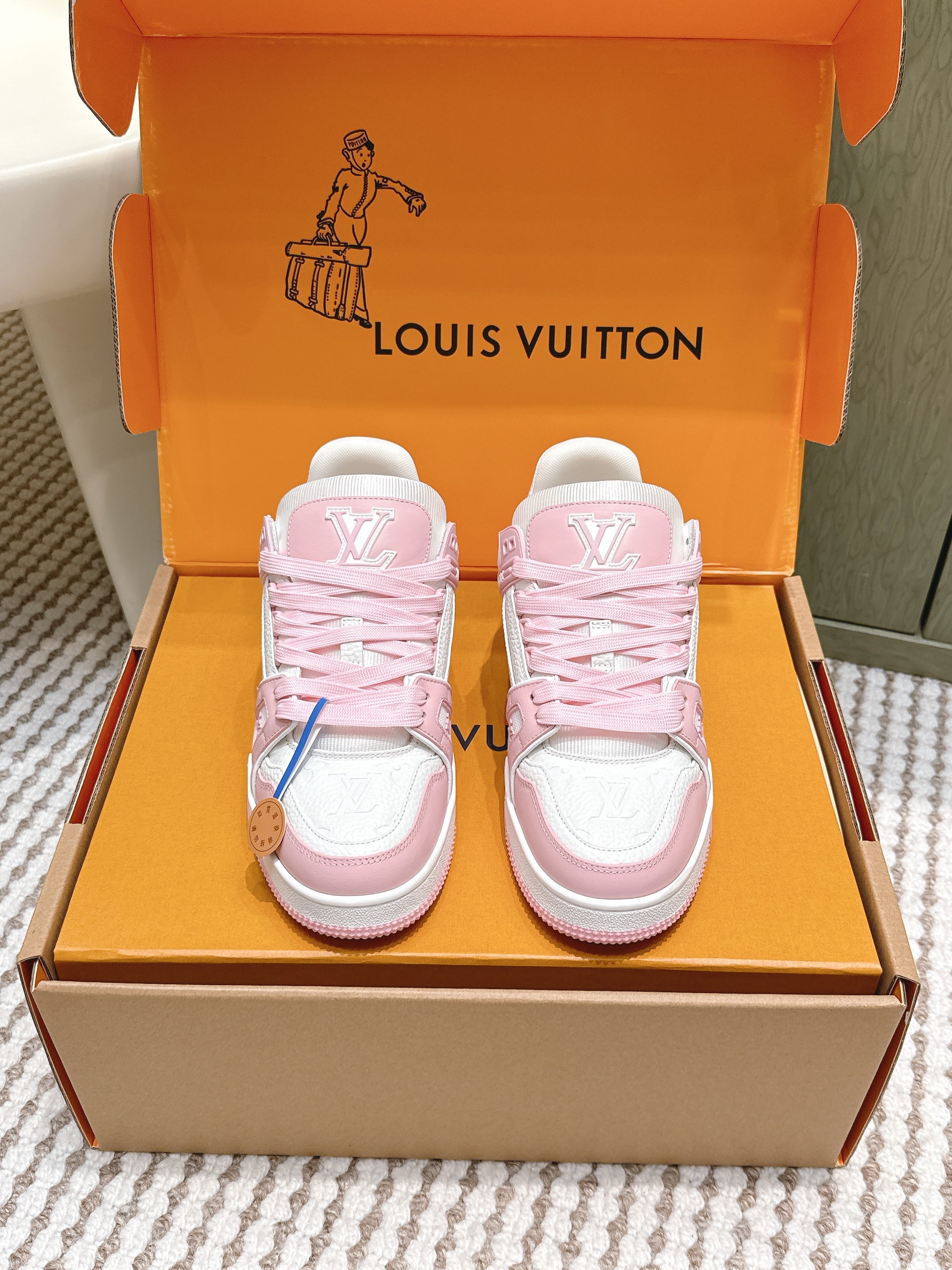 LV 26ss Trainer Sneakers White Light Pink Denim Cowhide 657909