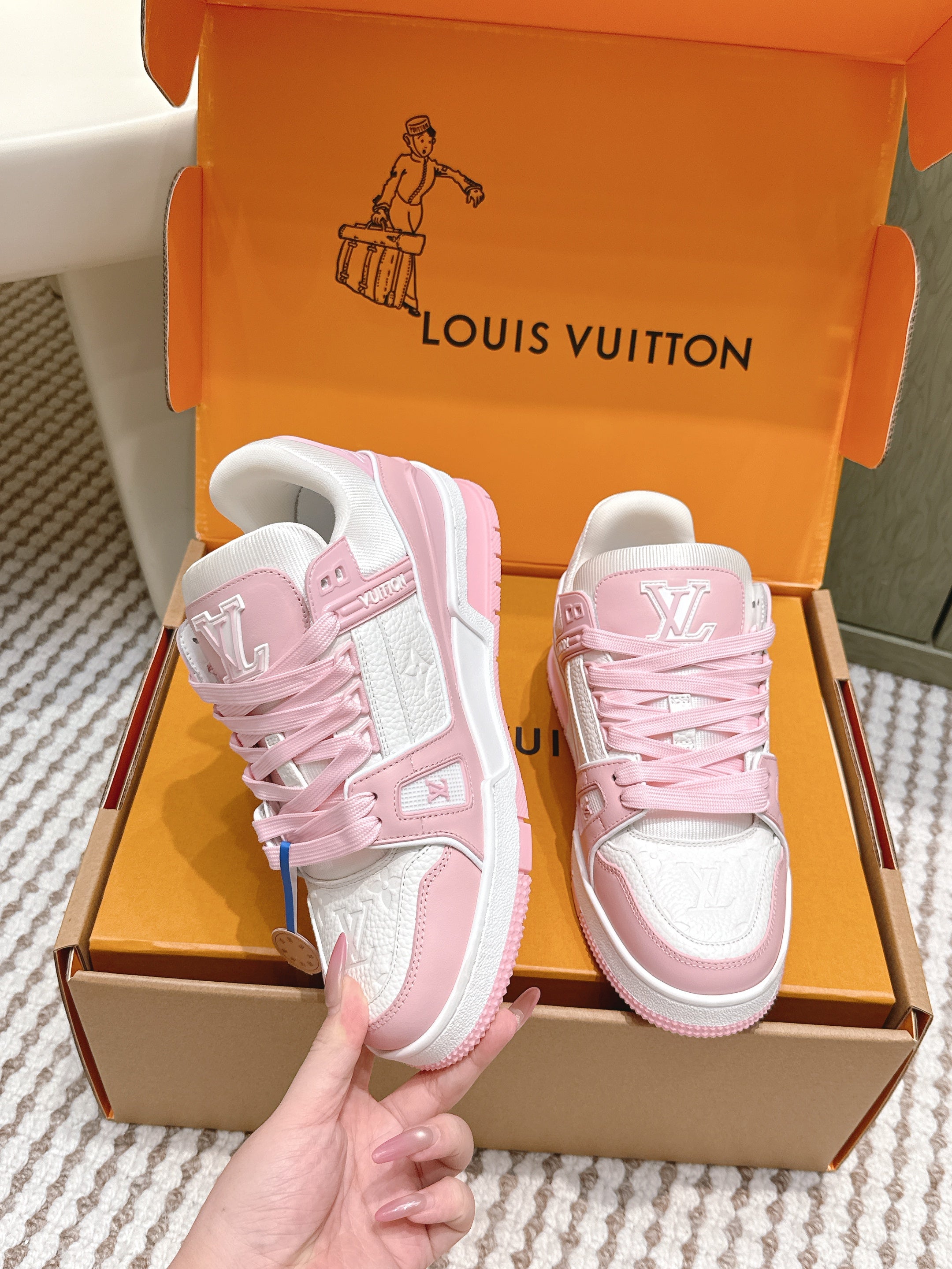 LV 26ss Trainer Sneakers White Light Pink Denim Cowhide 657909