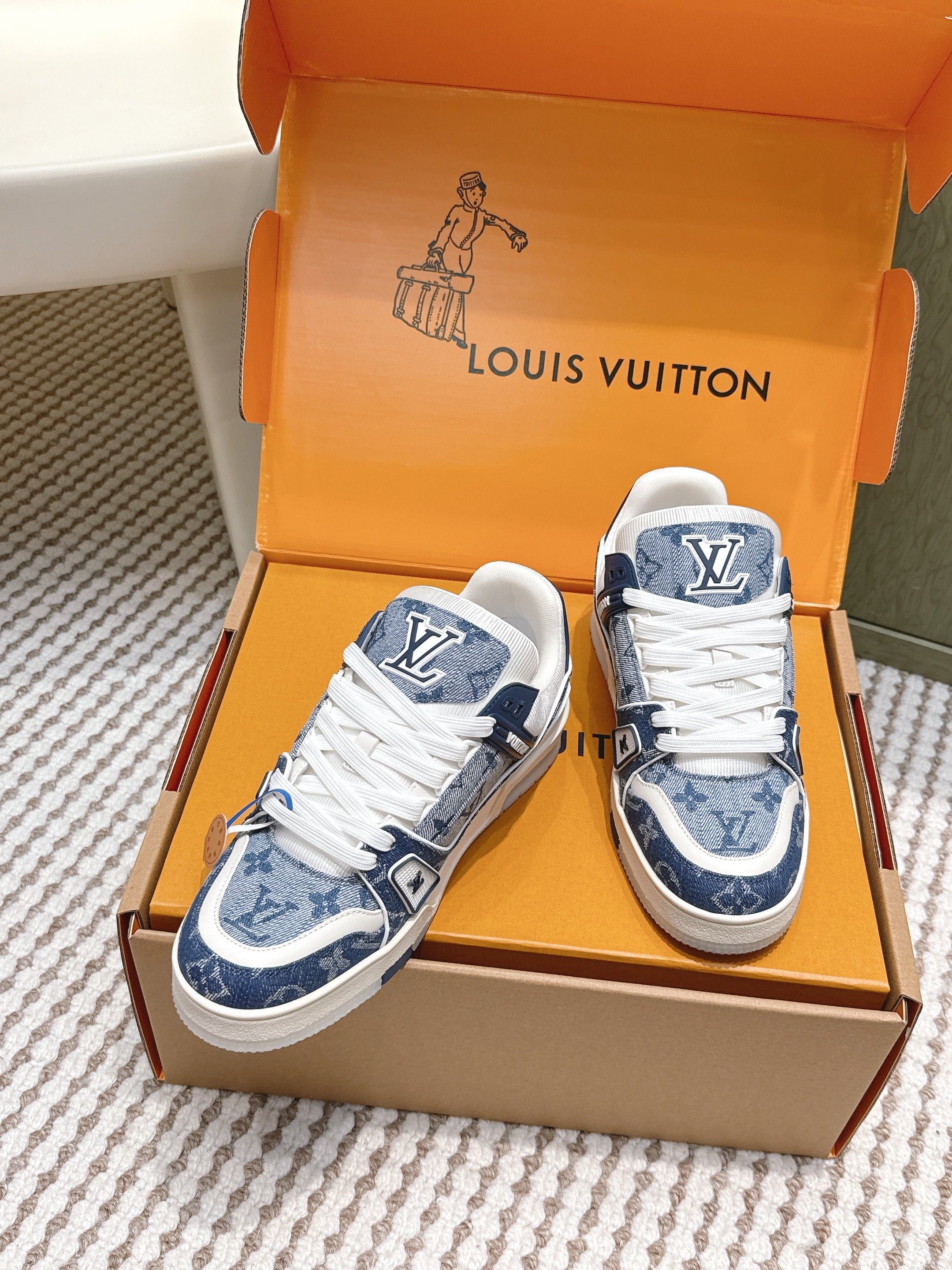 LV 26ss Trainer Sneakers White Blue Denim Cowhide 657913