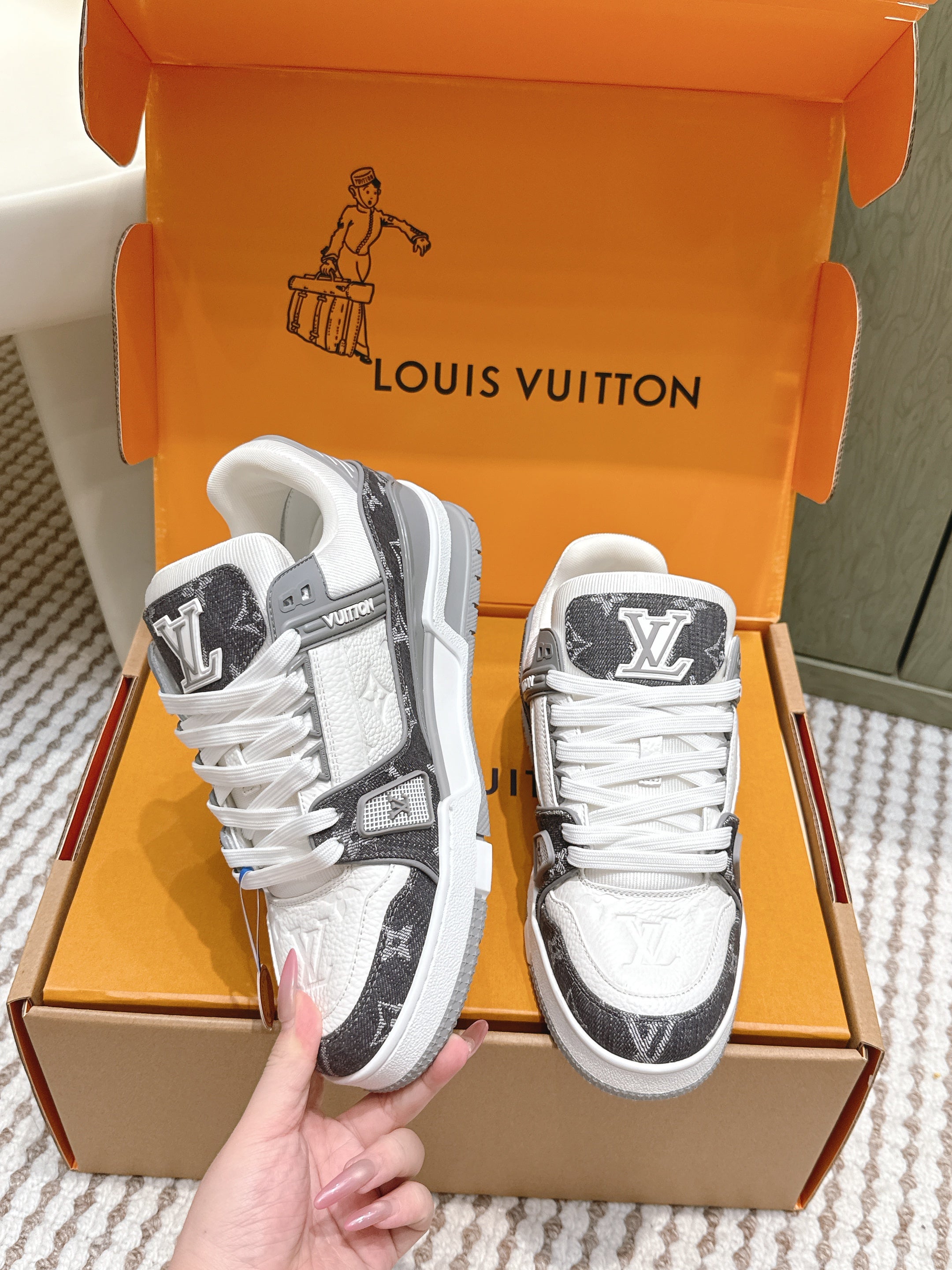LV 26ss Trainer Sneakers Black Gray White Denim Cowhide 657919