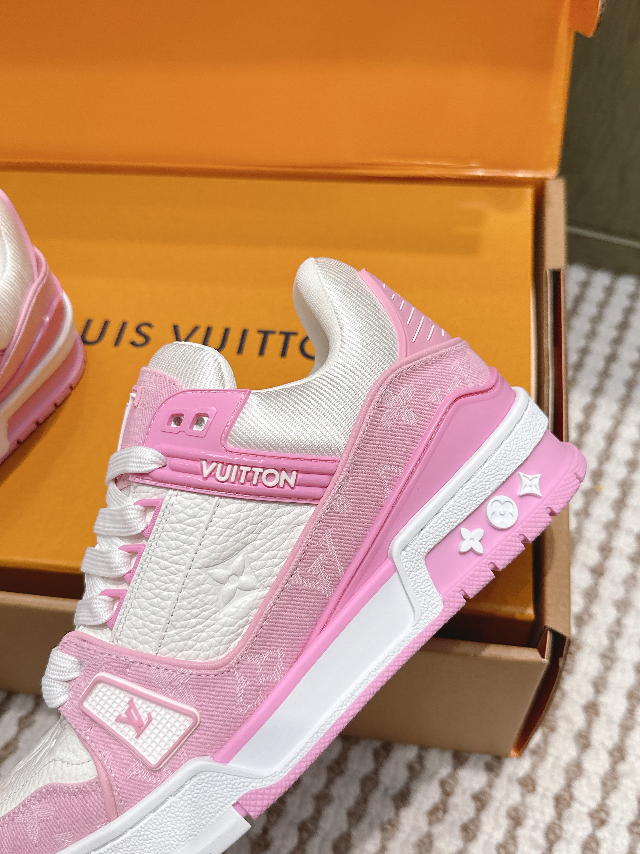 LV 26ss Trainer Sneakers White Pink Cowhide 657922
