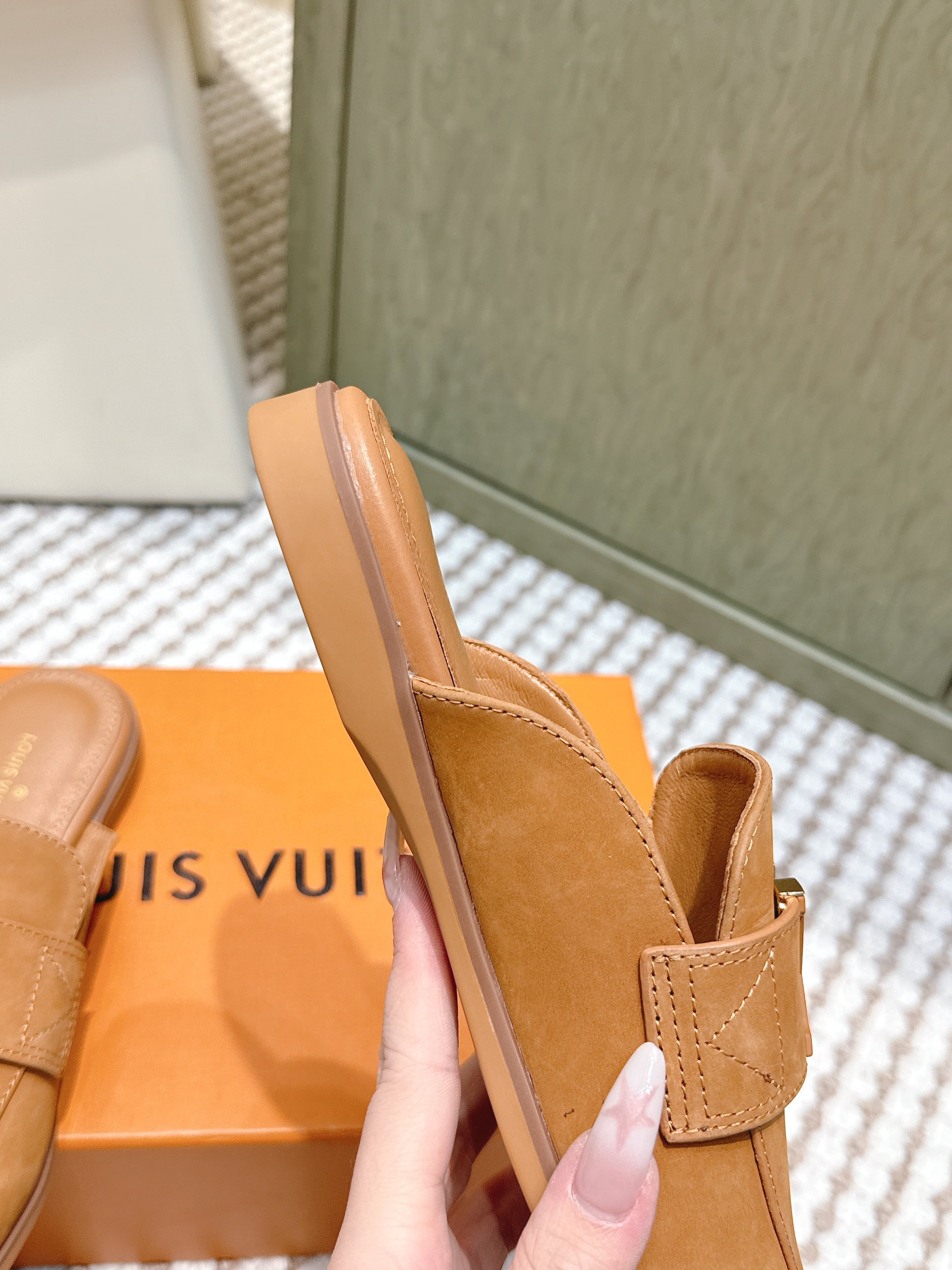 LV 26ss Mule Camel Brown Suede 657809