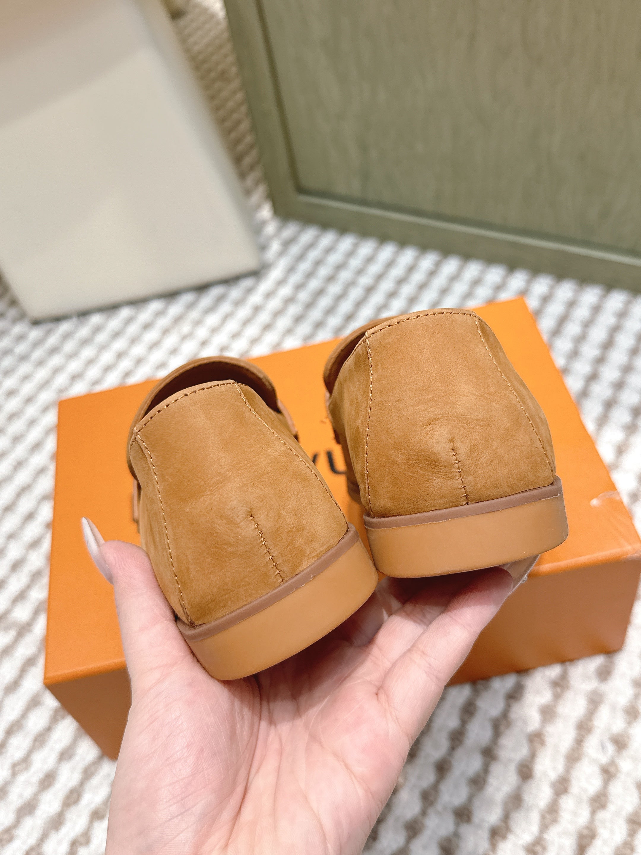 LV 26ss Loafers Camel Brown Suede 657814