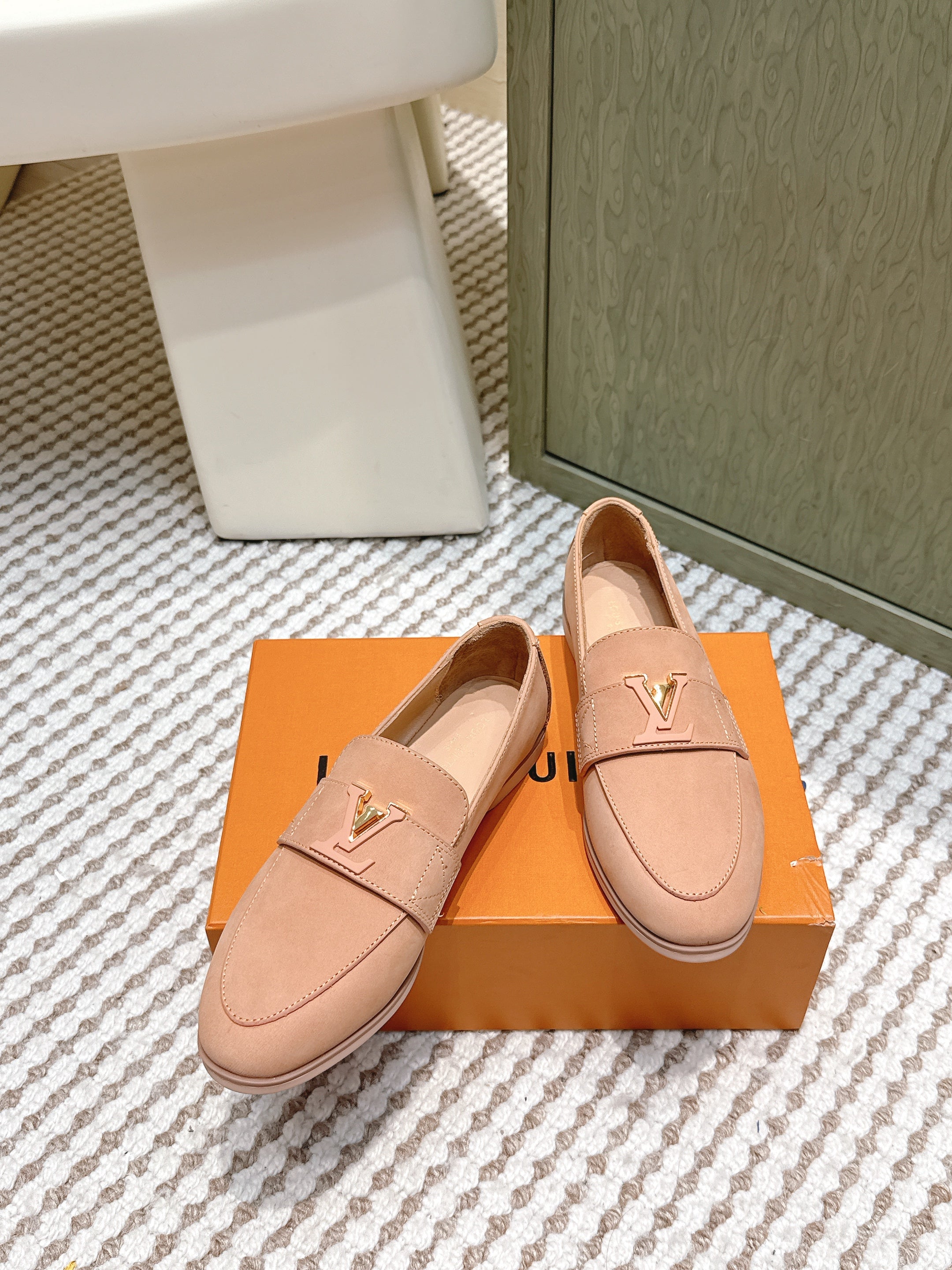 LV 26ss Loafers Dusty Peach Nude Suede 657816
