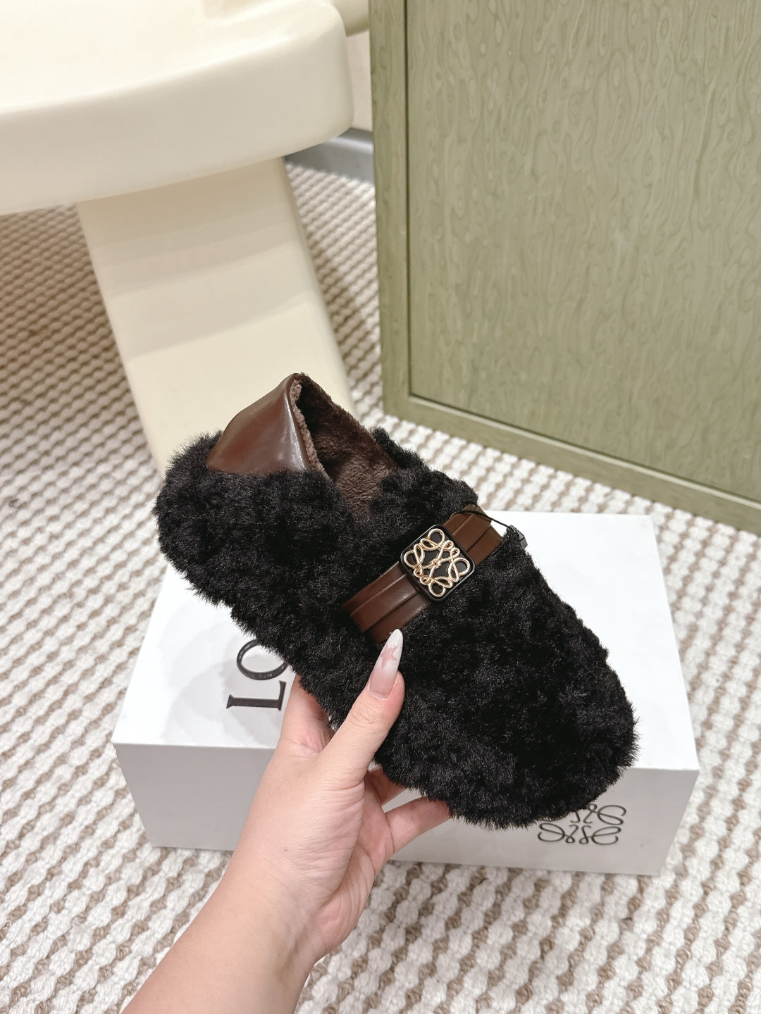 Loewe 2025 Slipper With A Buckle Strap Black Fur Leather 556052