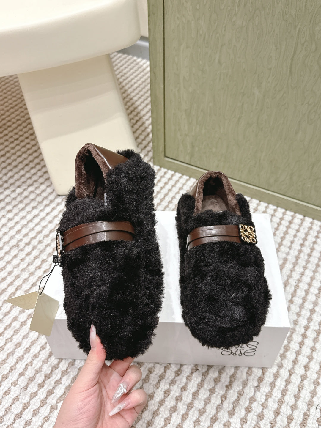 Loewe 2025 Slipper With A Buckle Strap Black Fur Leather 556052