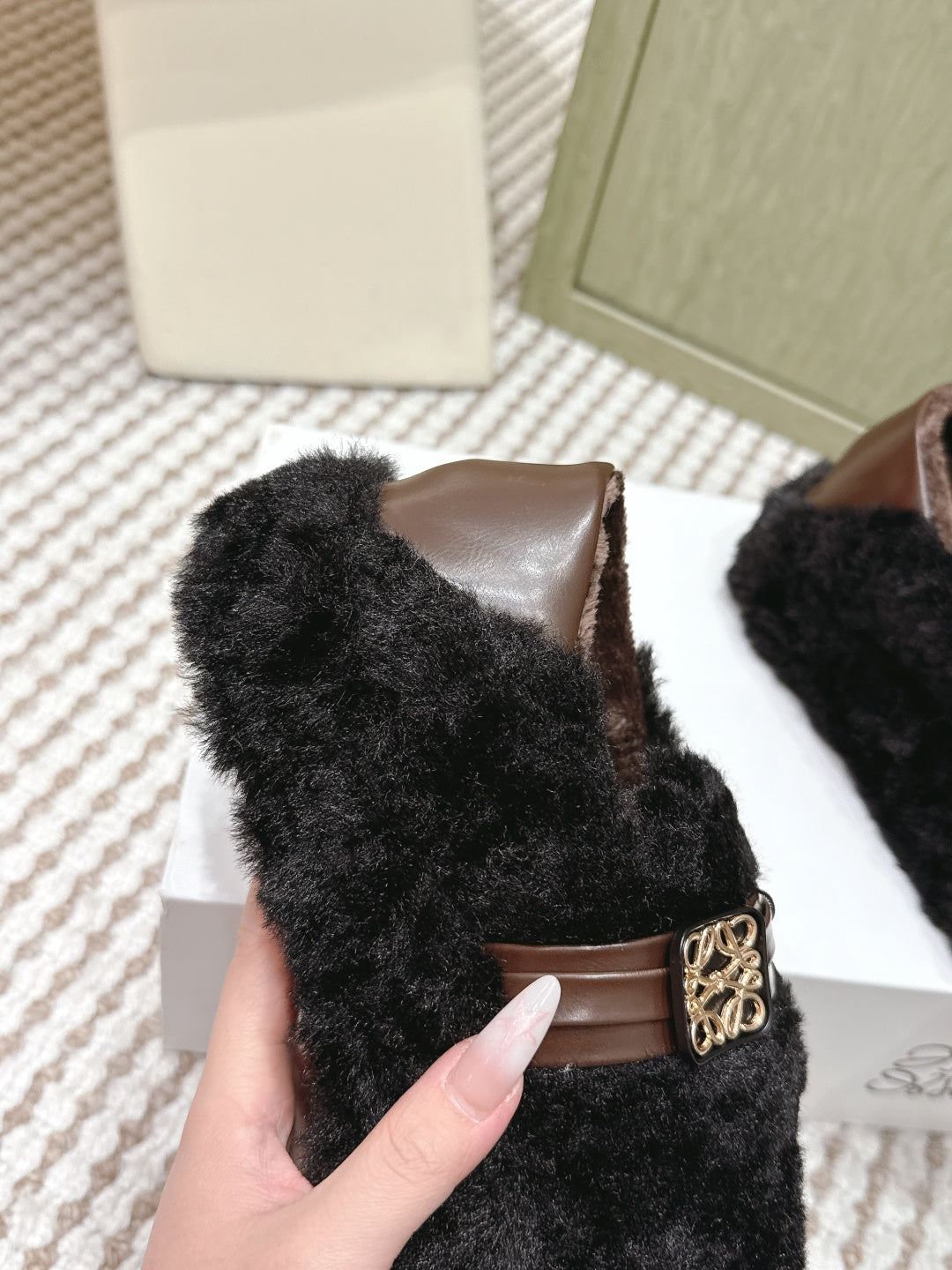 Loewe 2025 Slipper With A Buckle Strap Black Fur Leather 556052