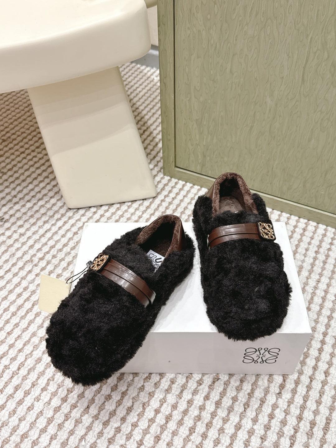 Loewe 2025 Slipper With A Buckle Strap Black Fur Leather 556052