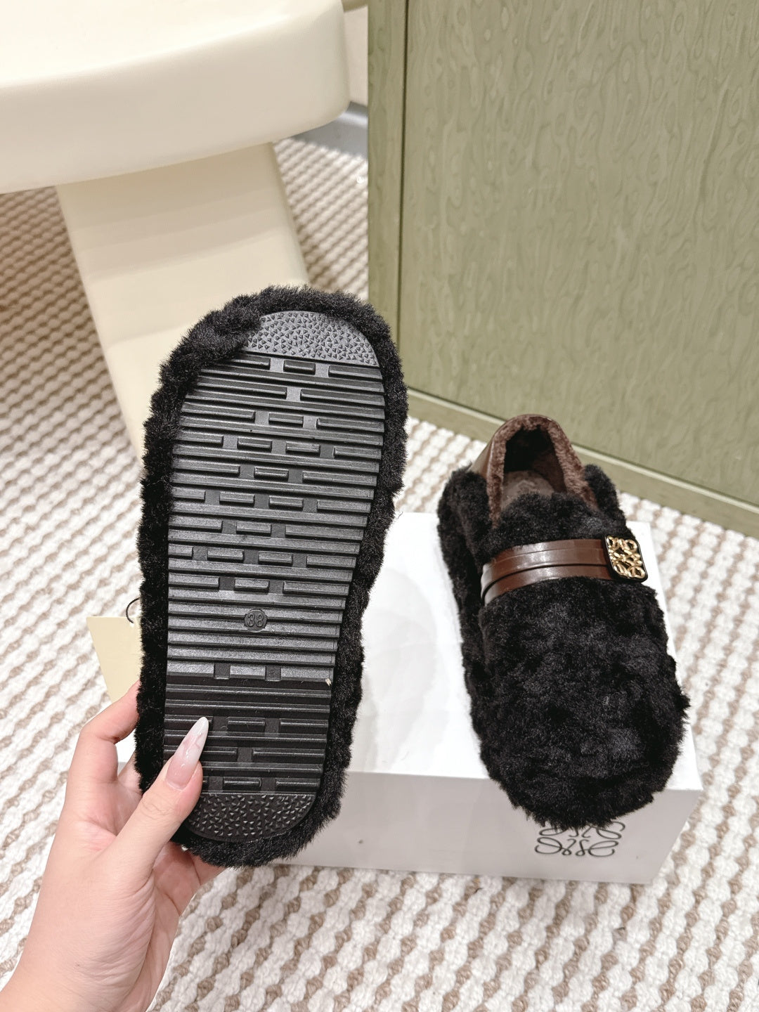 Loewe 2025 Slipper With A Buckle Strap Black Fur Leather 556052