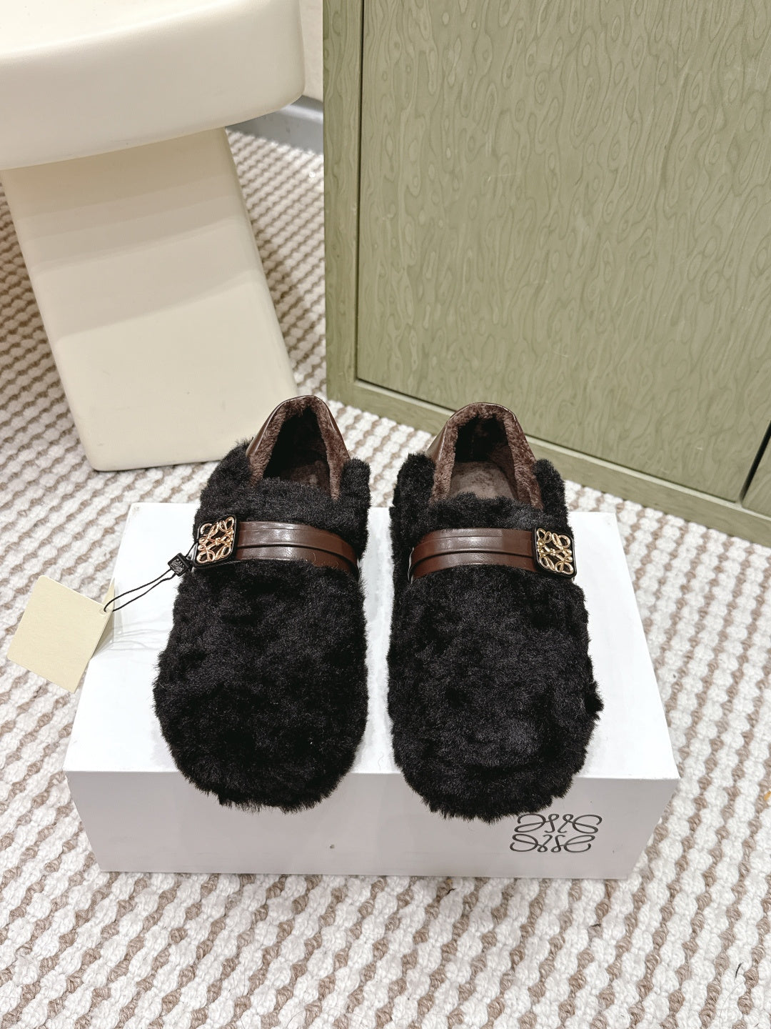 Loewe 2025 Slipper With A Buckle Strap Black Fur Leather 556052