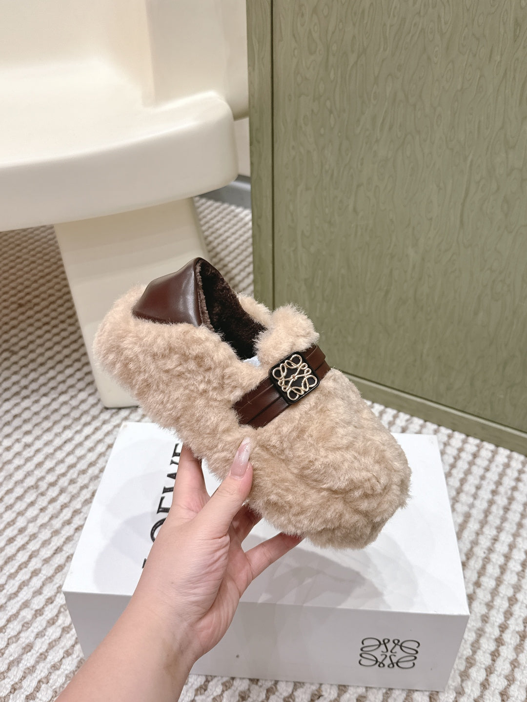 Loewe 2025 Slipper With A Buckle Strap Beige Fur Leather 556053