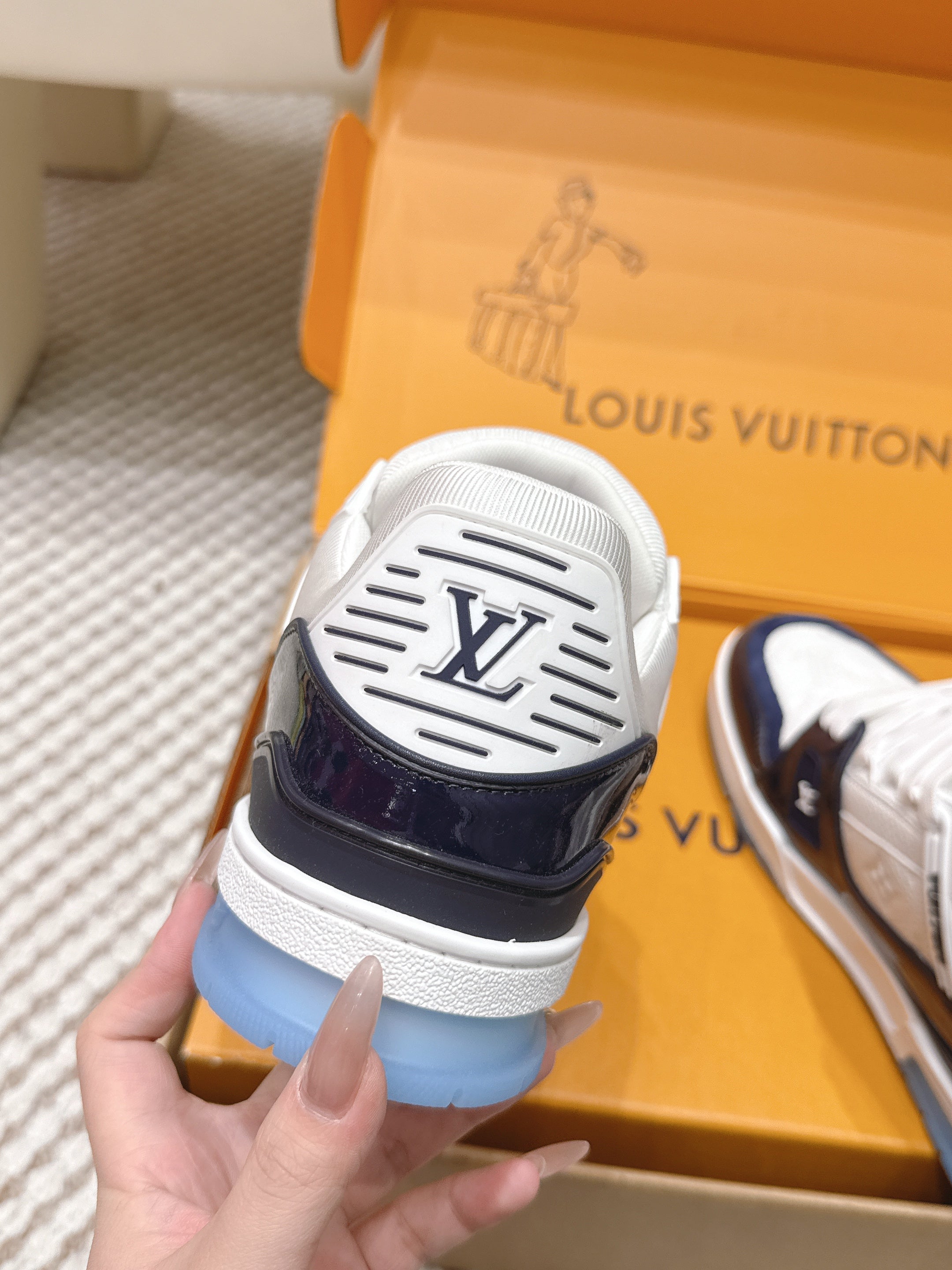 LV 26ss Trainer Sneakers White Navy Blue Cowhide 657937