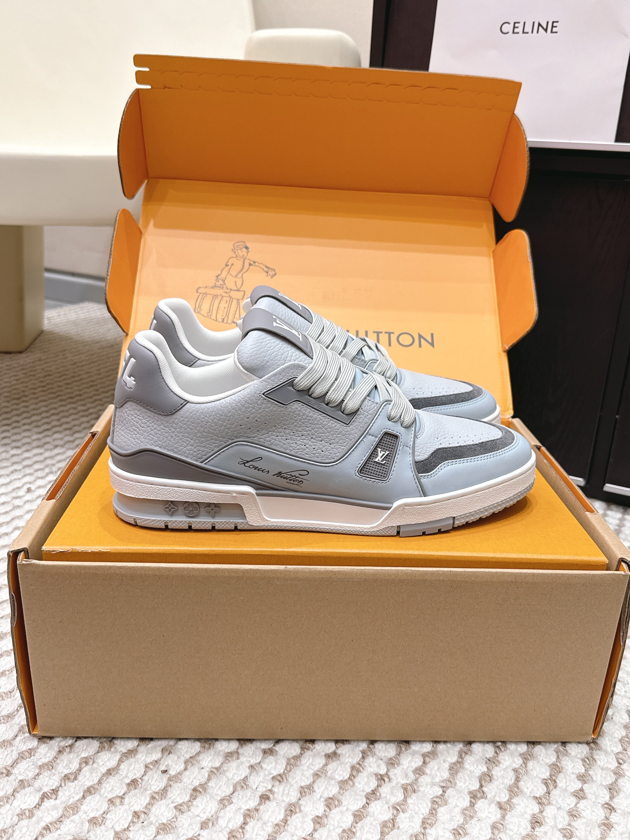 LV 26ss Trainer Sneakers Gray Cowhide 657938