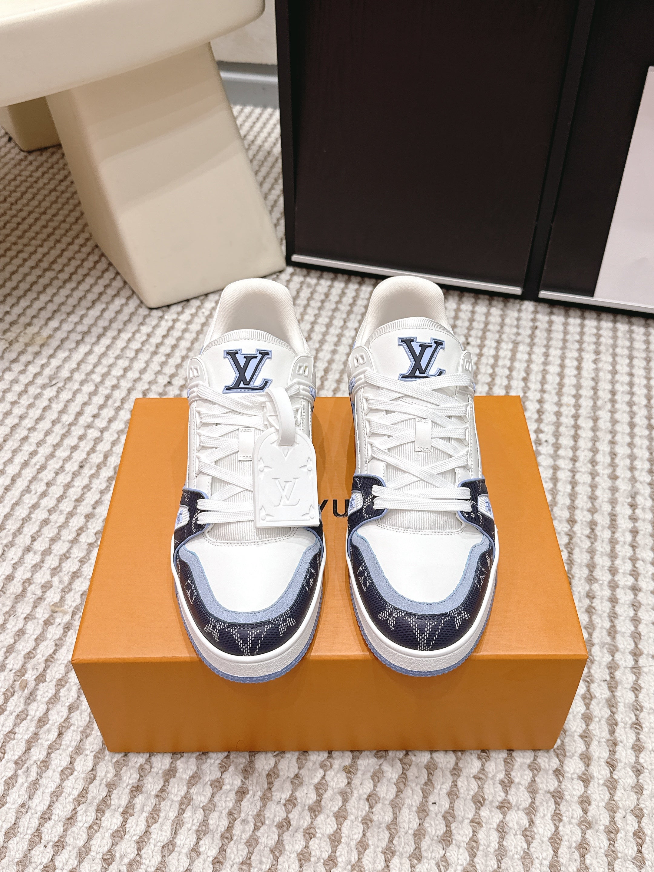 LV 26ss Trainer Sneakers White Navy Blue Cowhide 632428