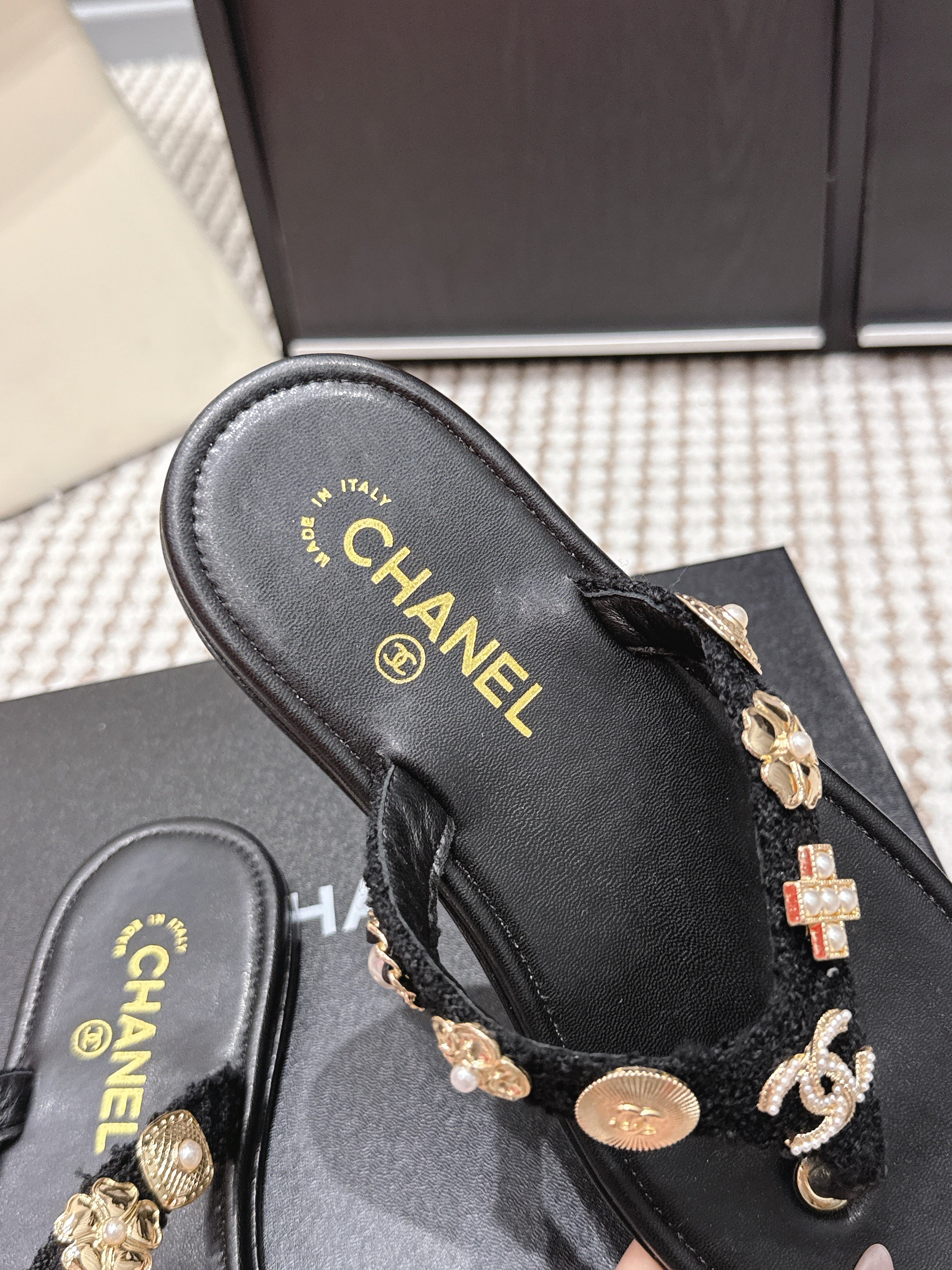 CC 26s Thong Sandals Black Sheepskin Gold Charm 632369