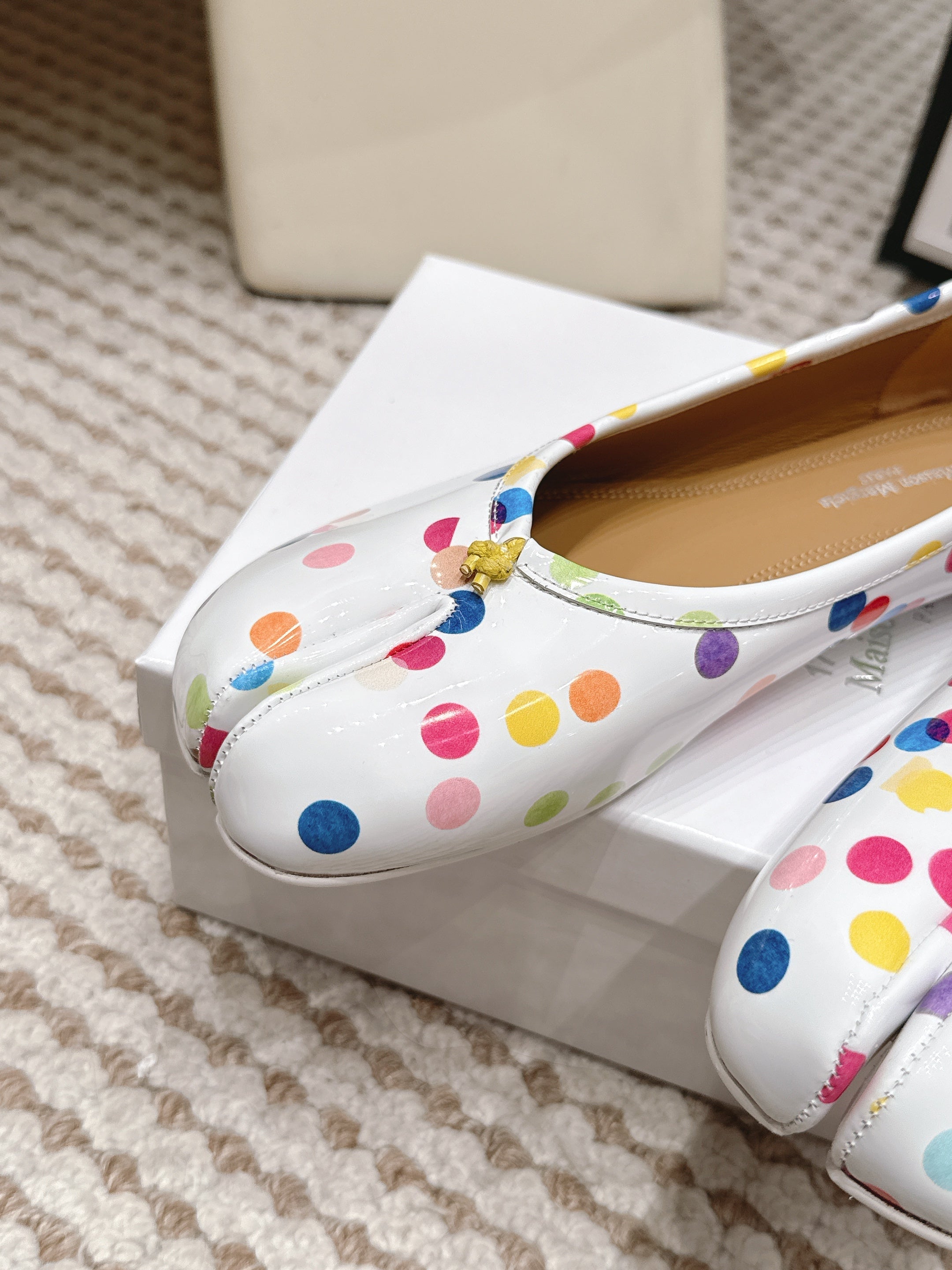 Maison Margiela 2026 Tabi Ballet Flats White Mix Colors Sheepskin 846161
