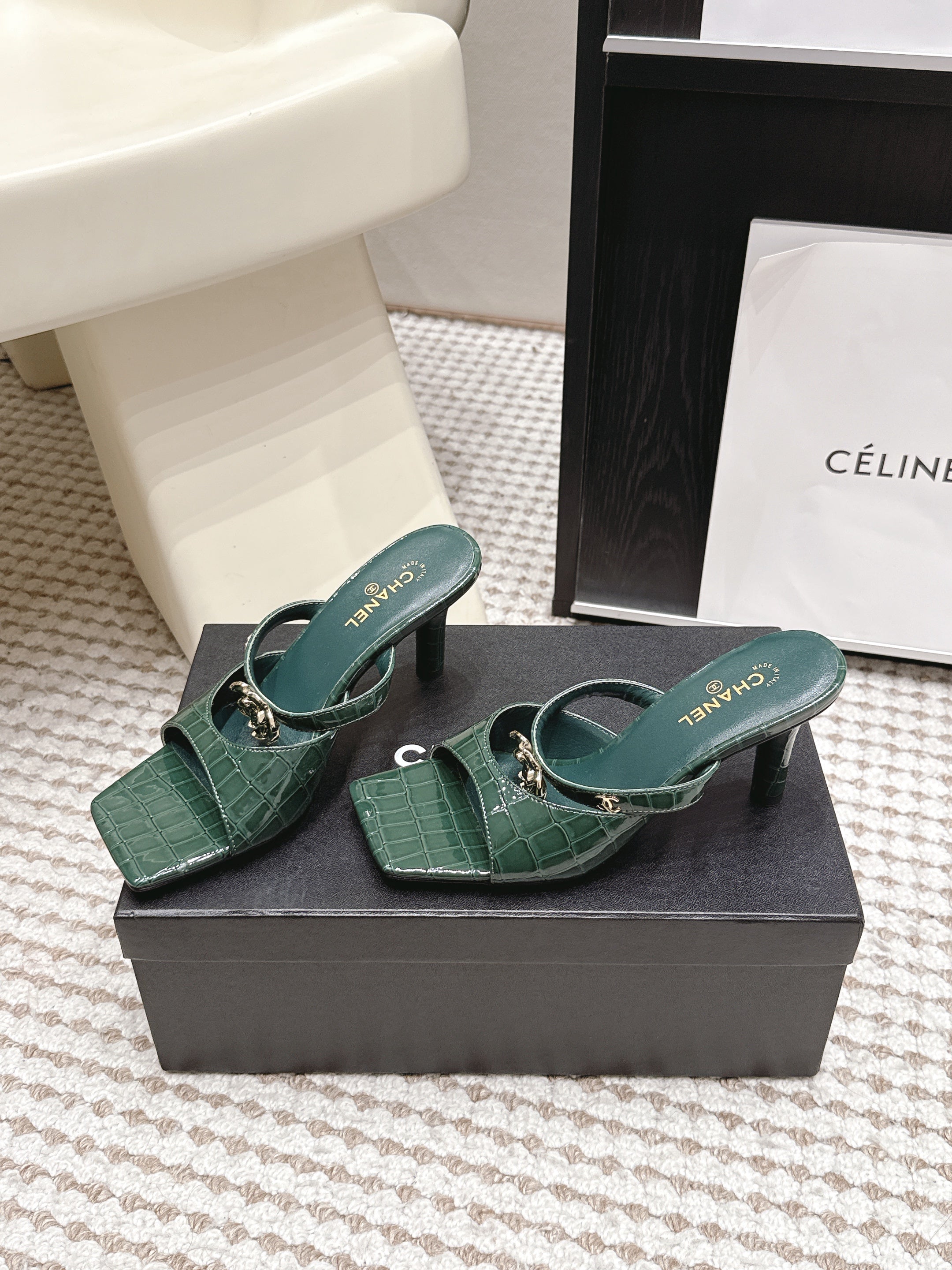 Chanel 2026 High-Heeled Crocodile-Patterned Sandal Leather 930661