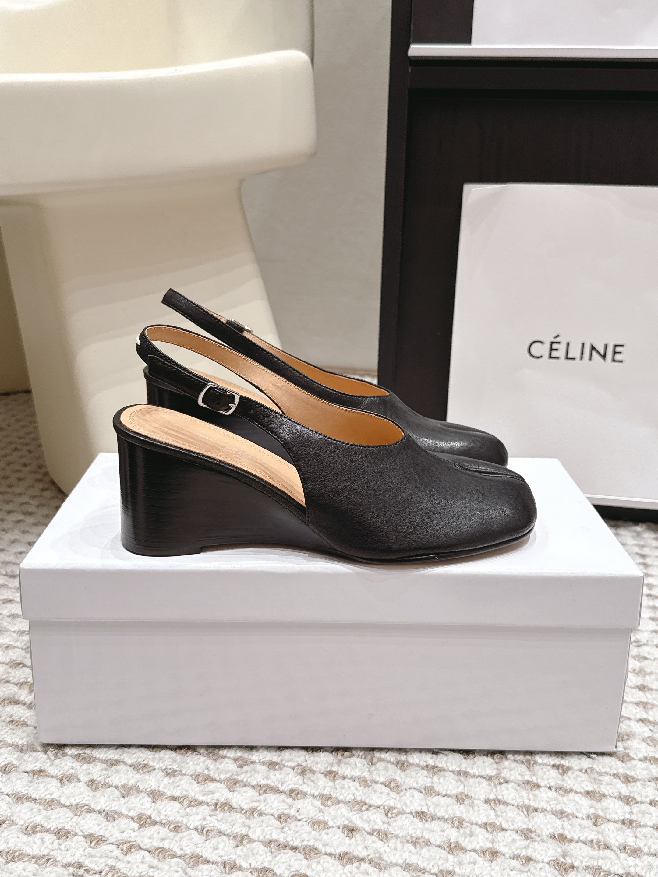 Maison Margiela 2026 Tabi Wedge Slingback 70mm Leather 931059