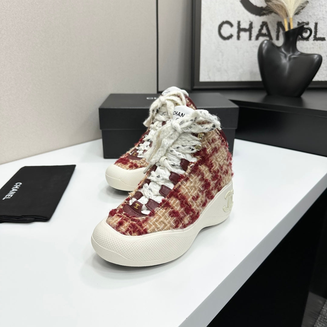 CC 26s Casual Sneakers White Red Beige Fabric Sheepskin 626367