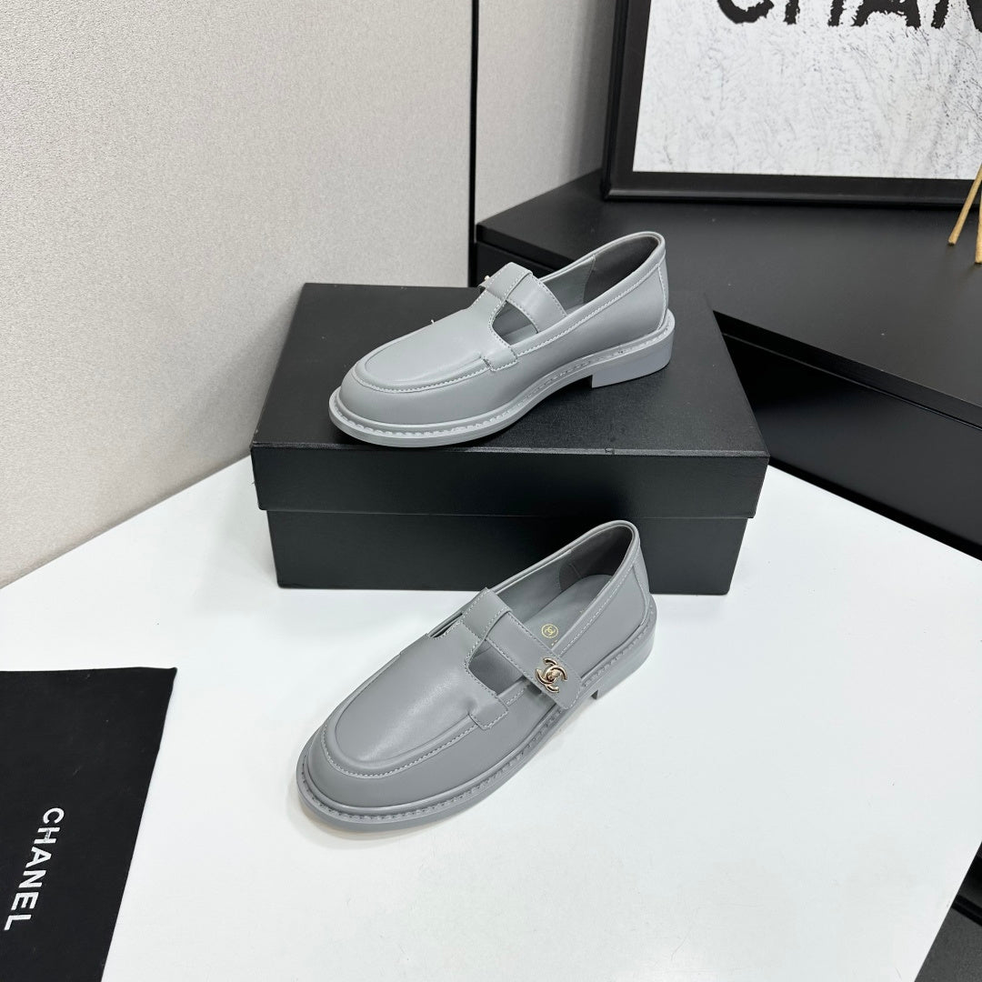 Chanel 2026 CC Turnlock Loafers Cowhide 944554
