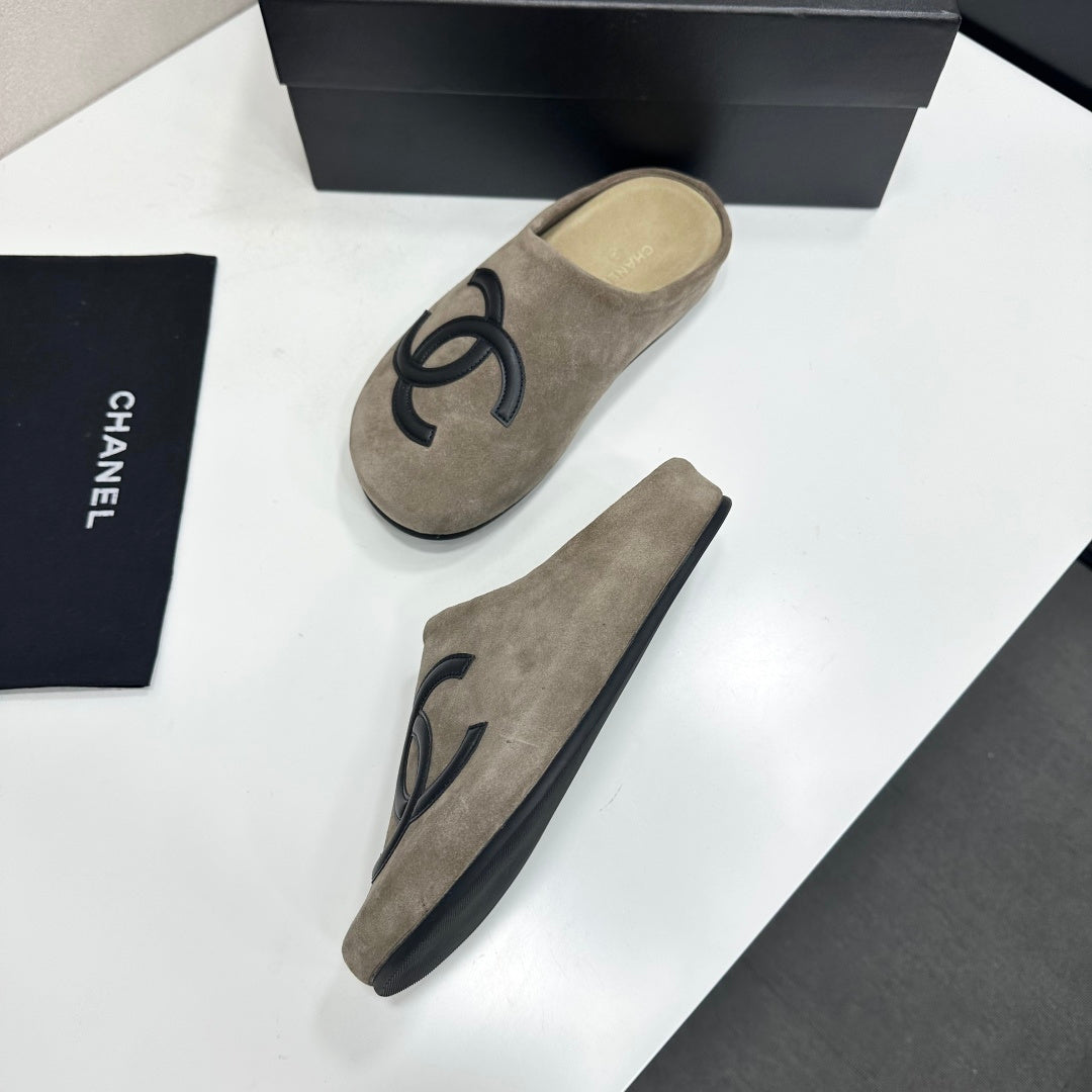 Chanel 2026 CC Logo Mule Suede 985651