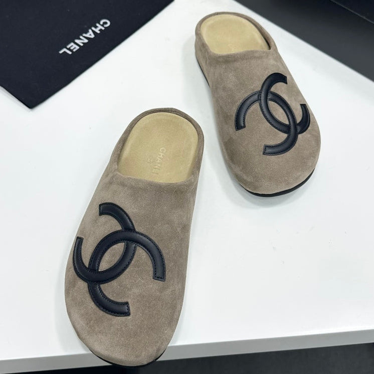 Chanel 2026 CC Logo Mule Suede 985651