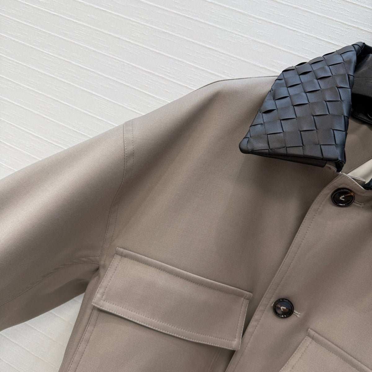 Bottega Veneta 2026 Cropped Jacket Taupe Cotton Leather 389758