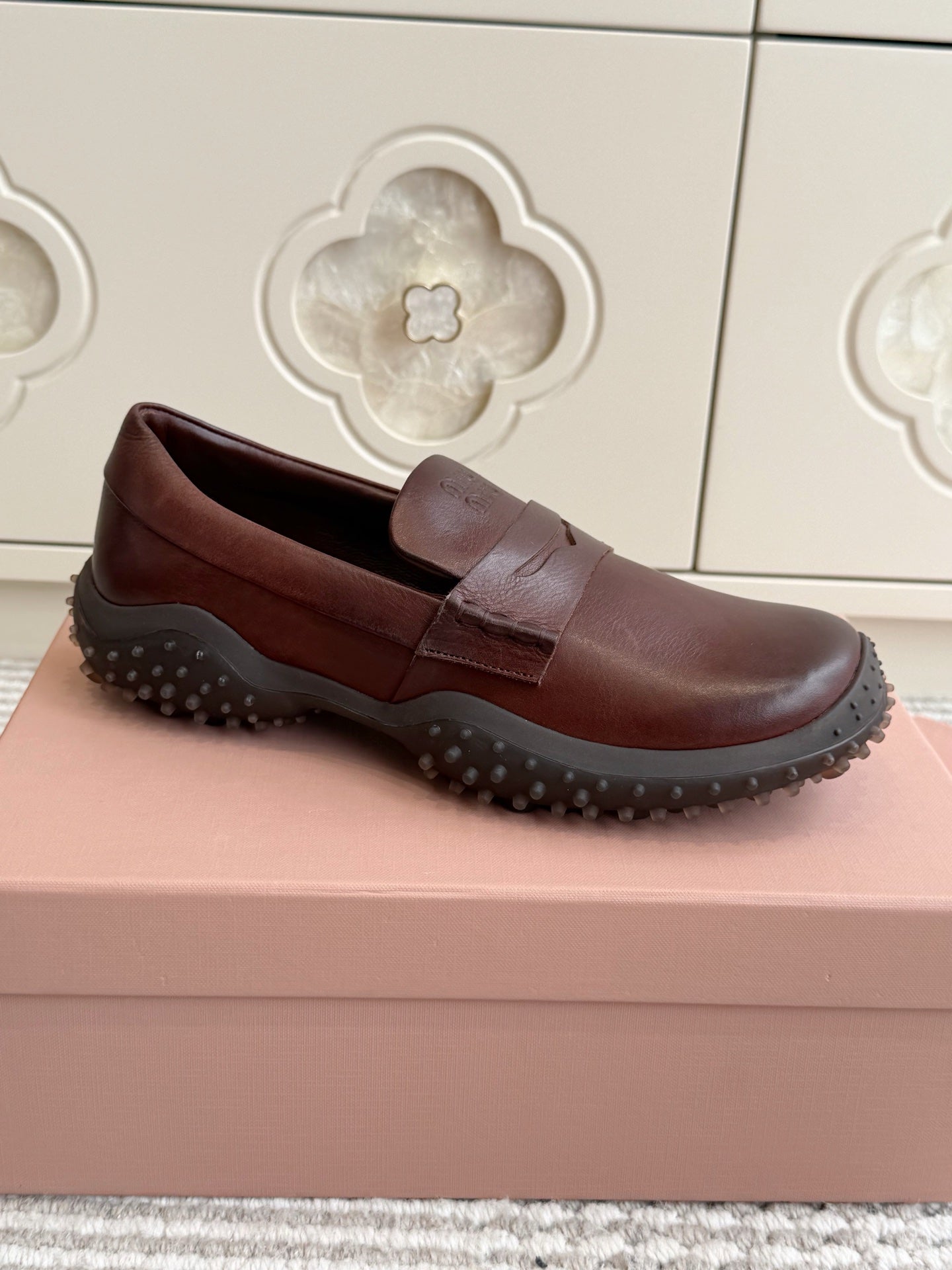 Miumiu 2026 Retro Distressed Loafers Cowhide 955676
