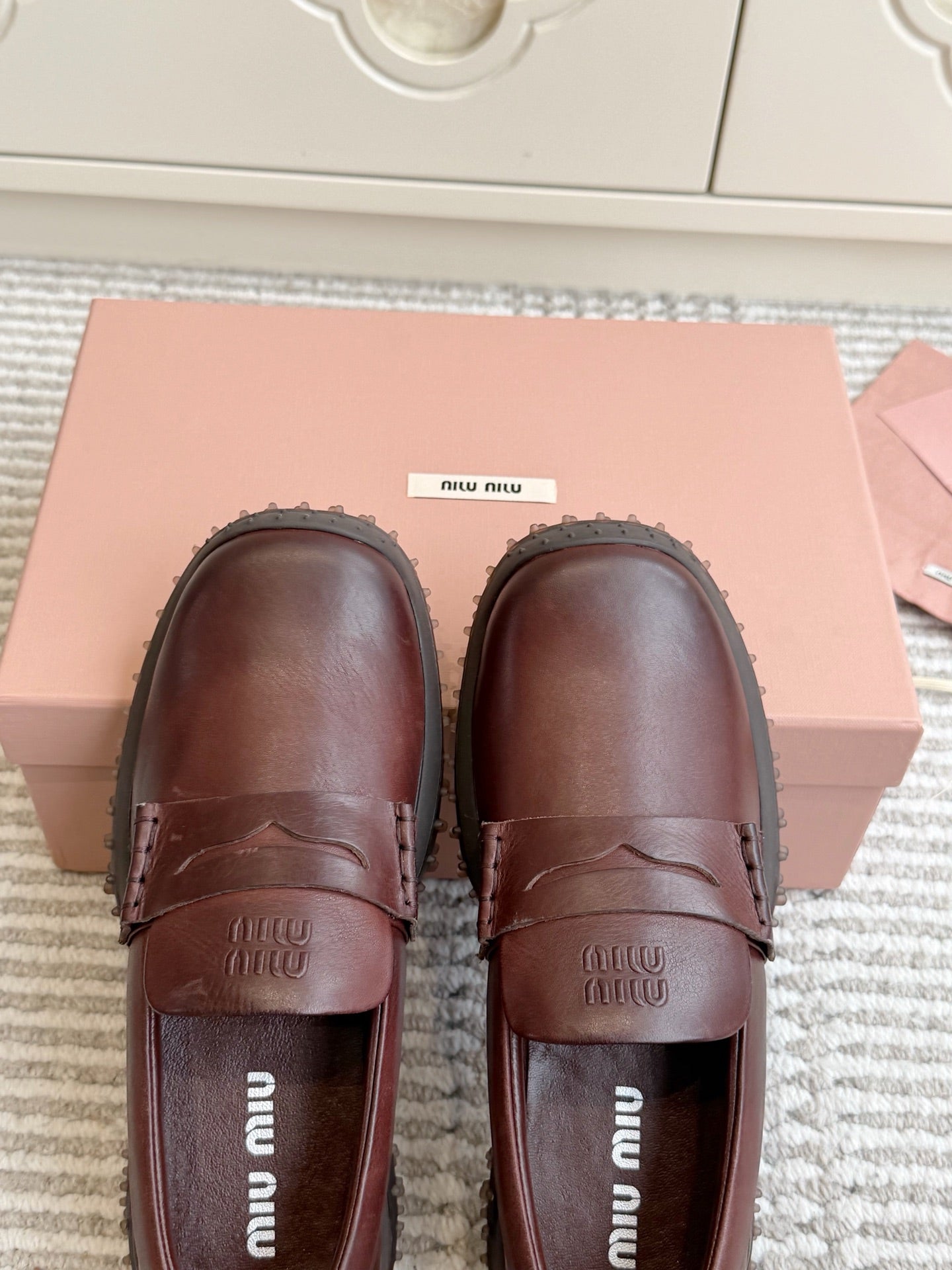 Miumiu 2026 Retro Distressed Loafers Cowhide 955676
