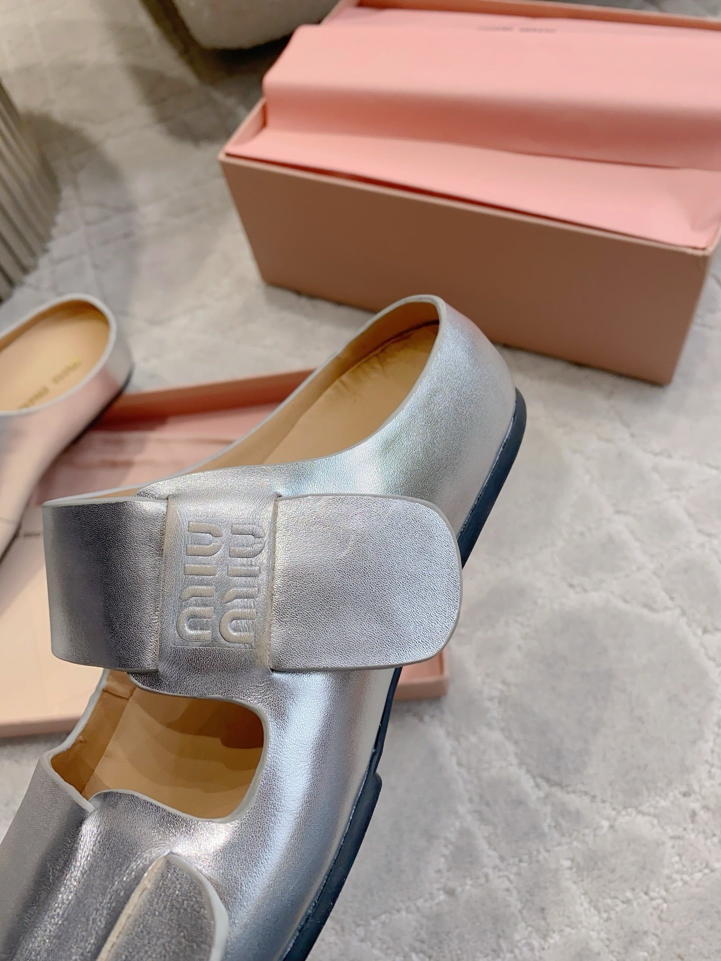 Miu Miu 2026 Bleached Sandals Cowhide 976971
