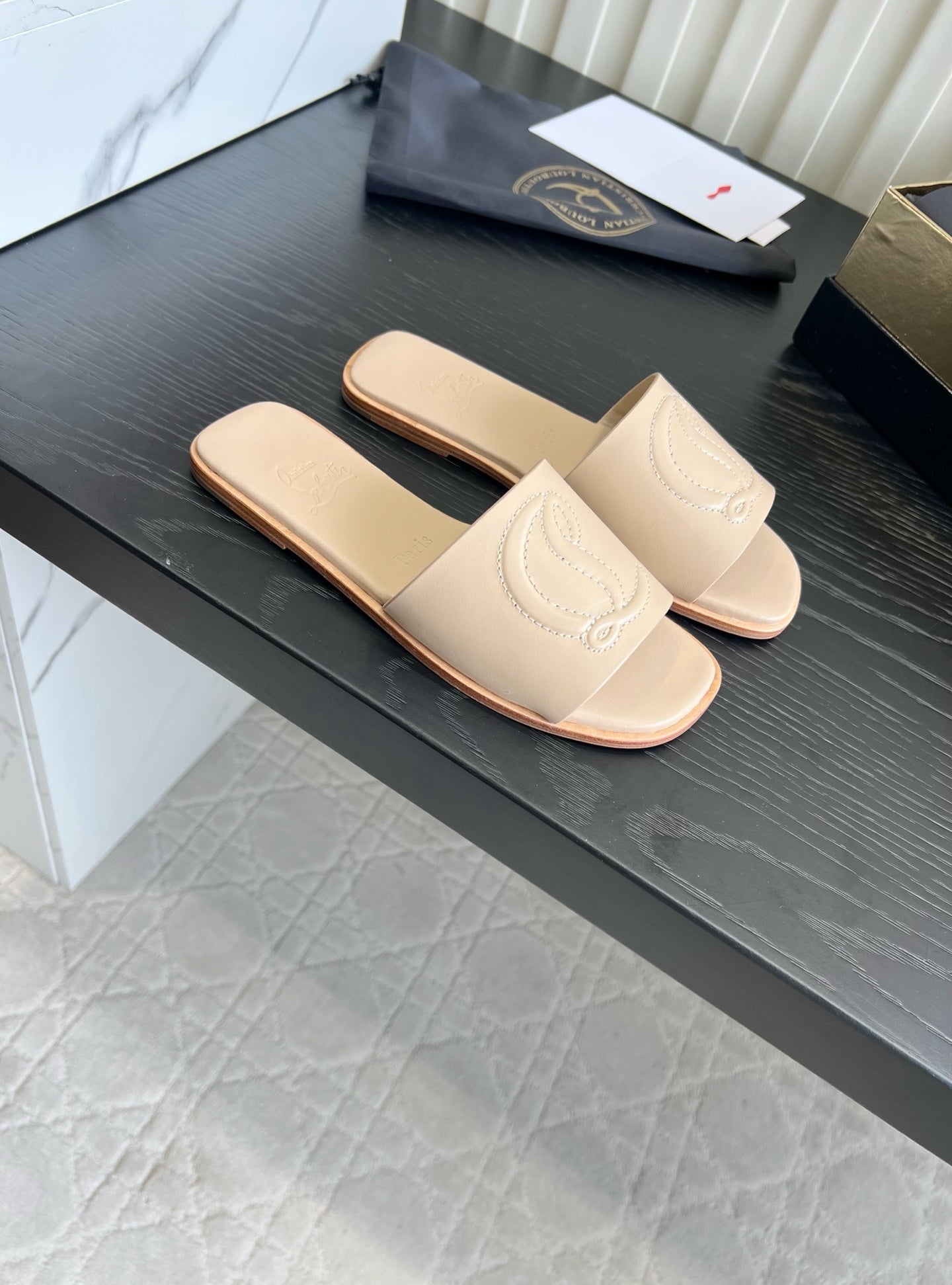 Christian Louboutin Mule Flat Leather 851112