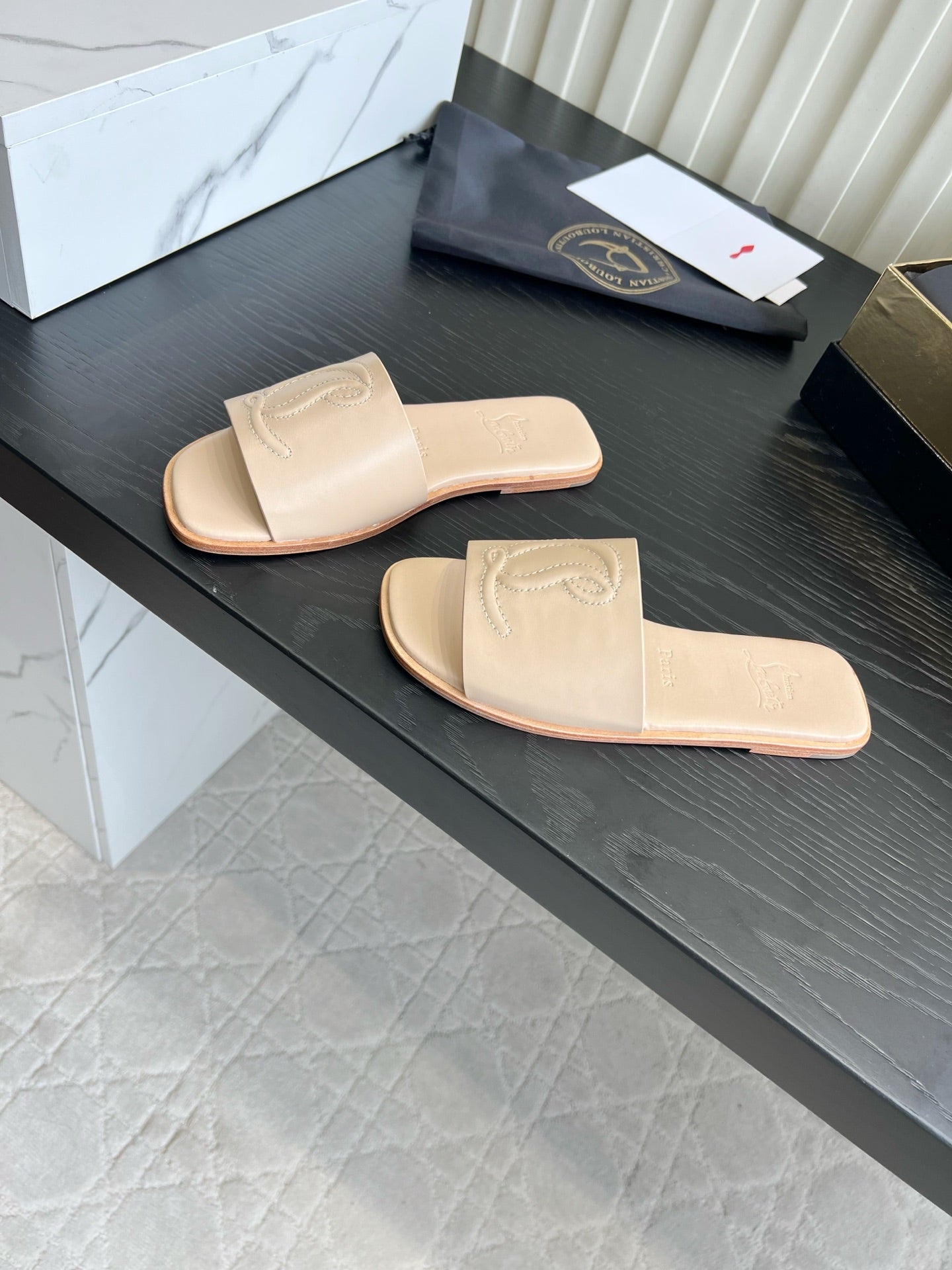 Christian Louboutin Mule Flat Leather 851112