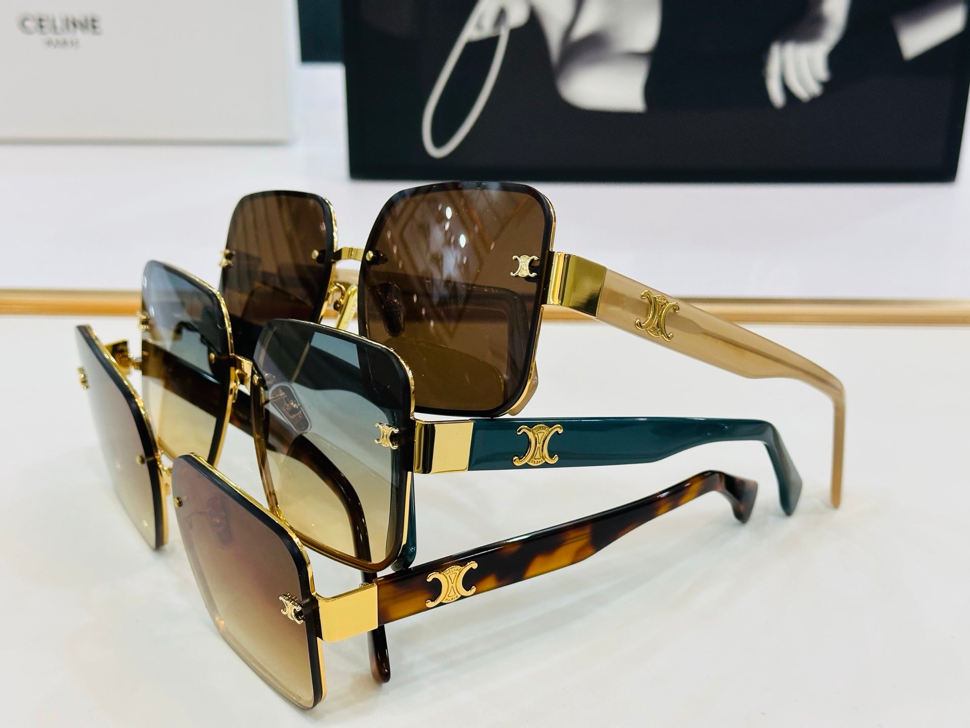TRIOMPHE SQUARE SUNGLASS CL40238 IN ACETATE